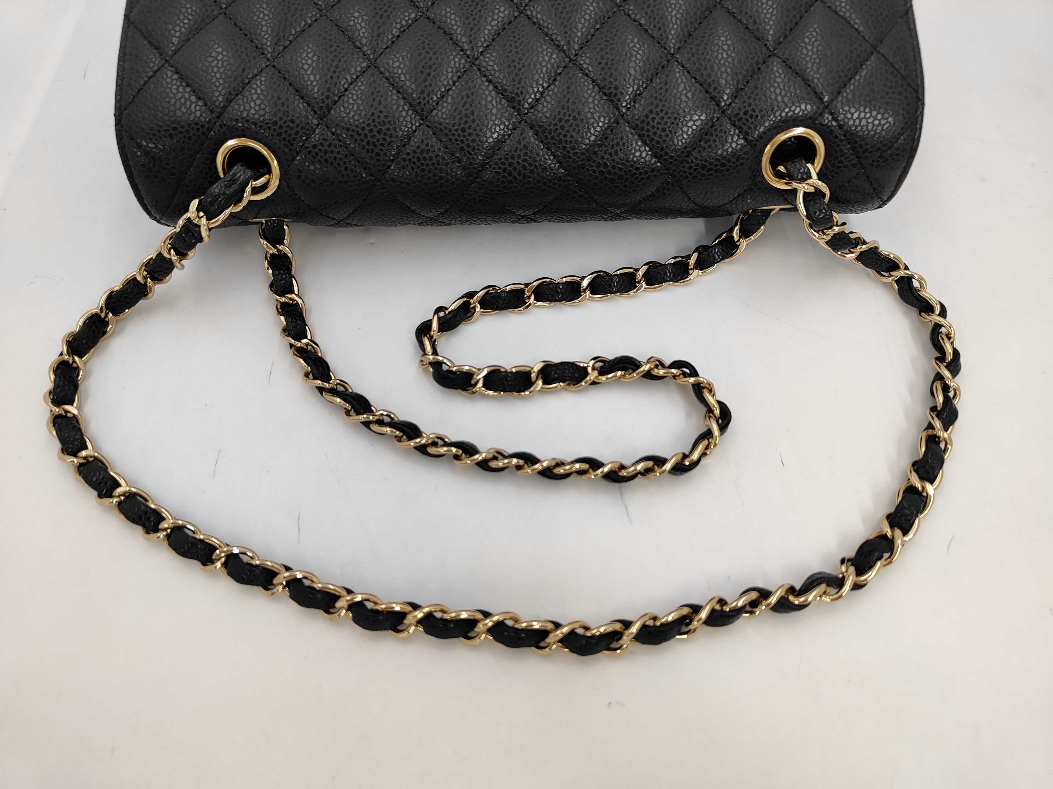 Matelassé 25 Caviar Skin Double Flap Black Serial Number 19 Gold Hardware Shoulder Bag — view 5