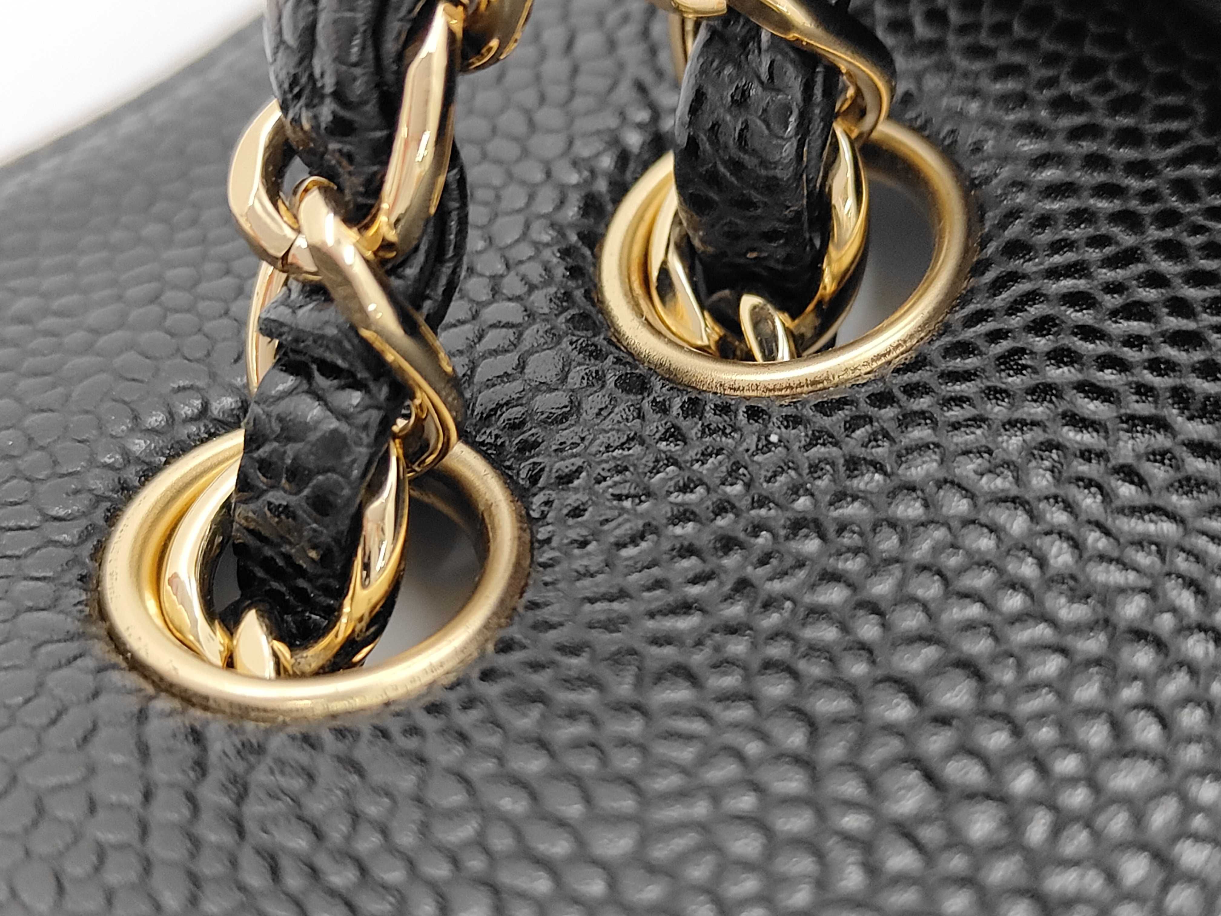 Matelassé 25 Caviar Skin Double Flap Black Serial Number 19 Gold Hardware Shoulder Bag — view 7