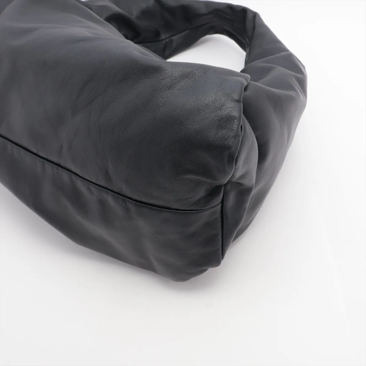 The Shoulder Pouch Leather Shoulder Bag Black — view 3