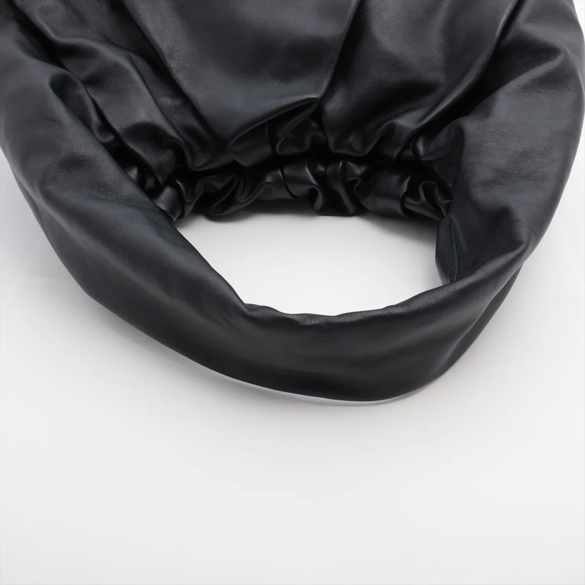 The Shoulder Pouch Leather Shoulder Bag Black — view 5