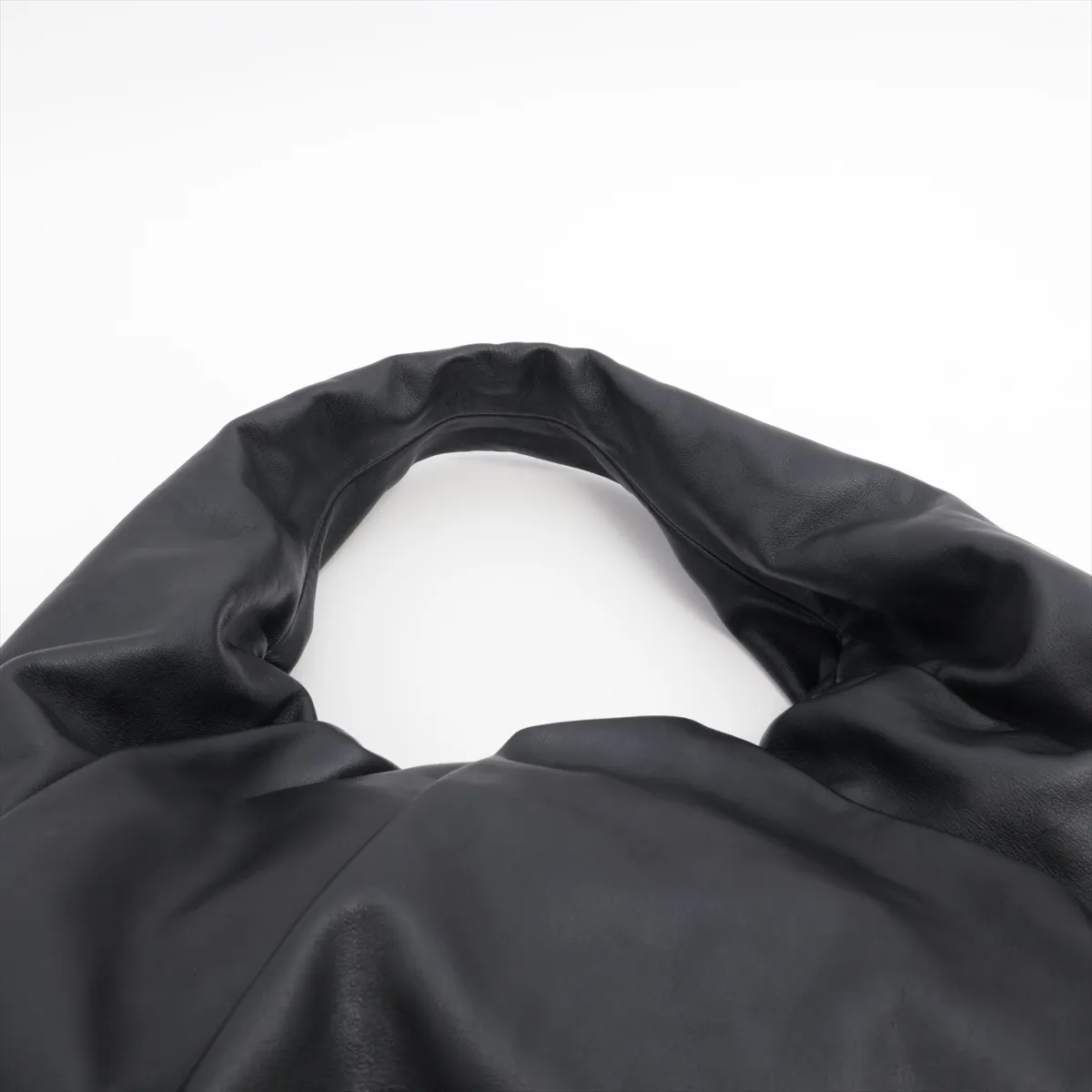 The Shoulder Pouch Leather Shoulder Bag Black — view 6