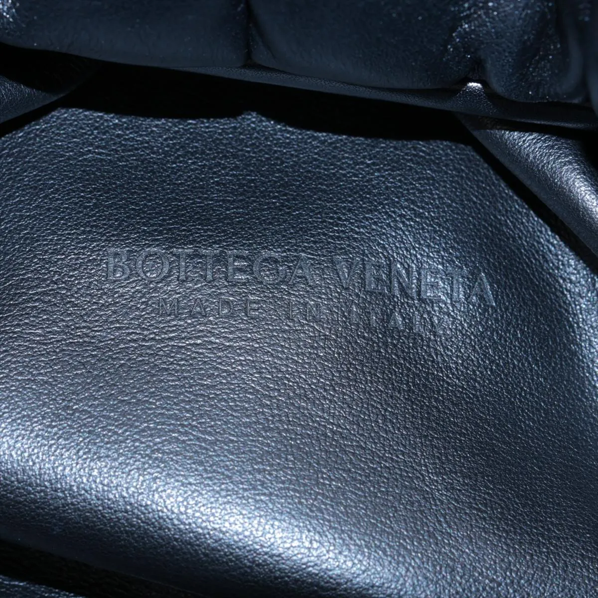 The Shoulder Pouch Leather Shoulder Bag Black — view 9