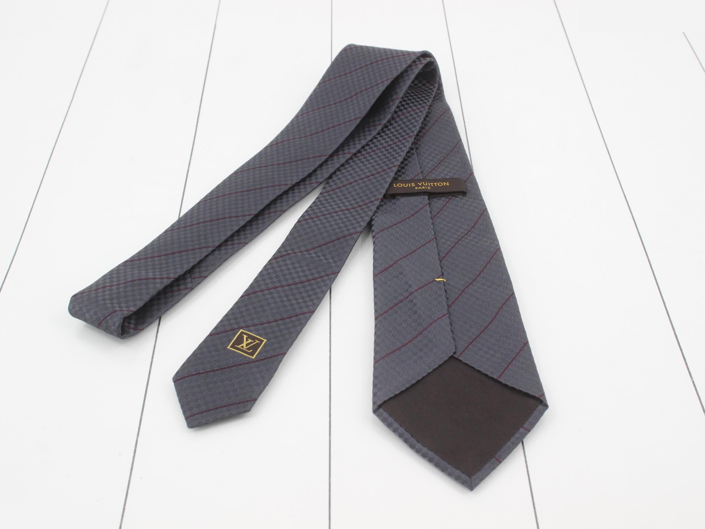 Gray tie — view 2