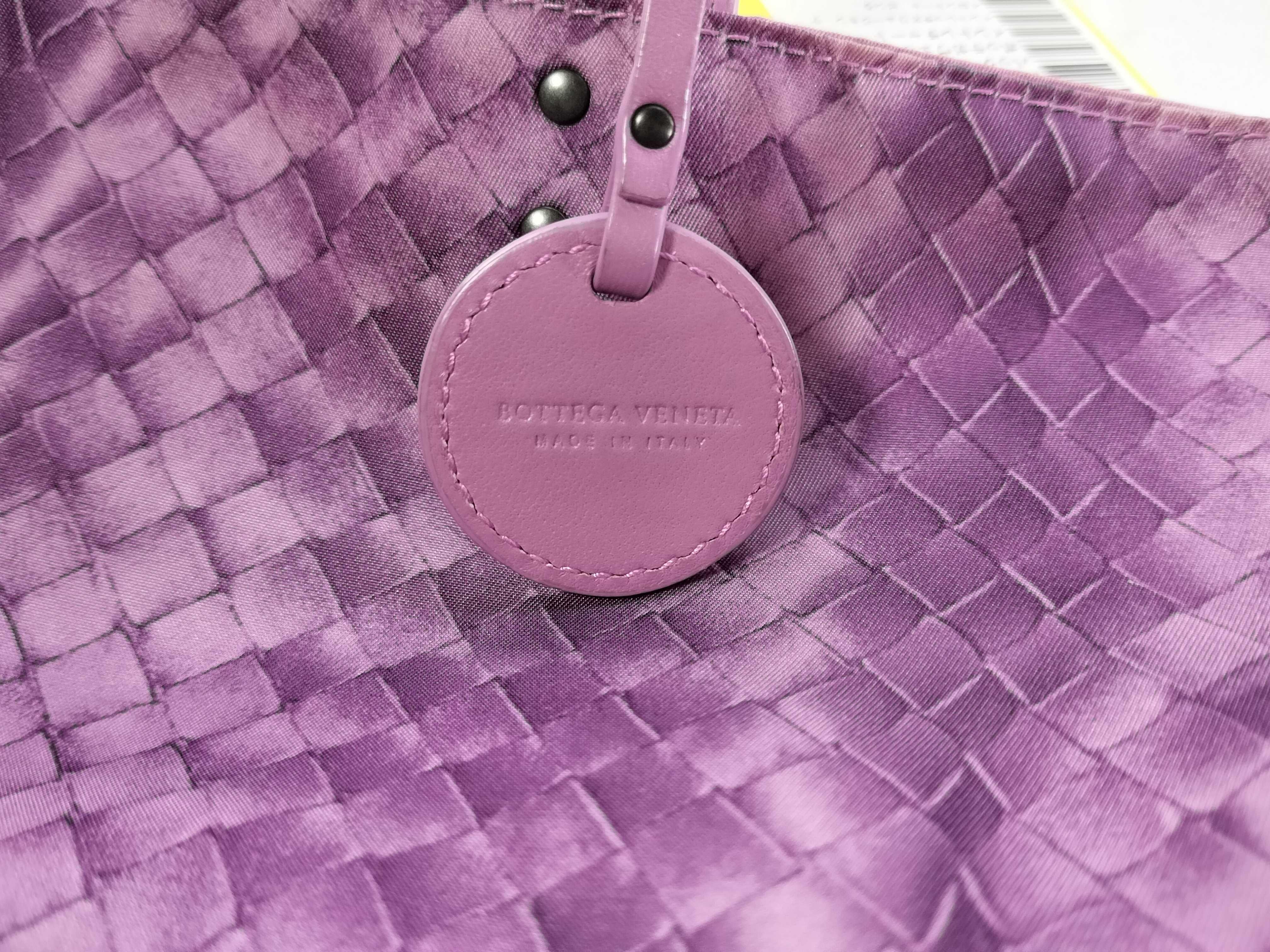 Intrecciato Illusion Nylon Tote Bag (Pink) — view 11