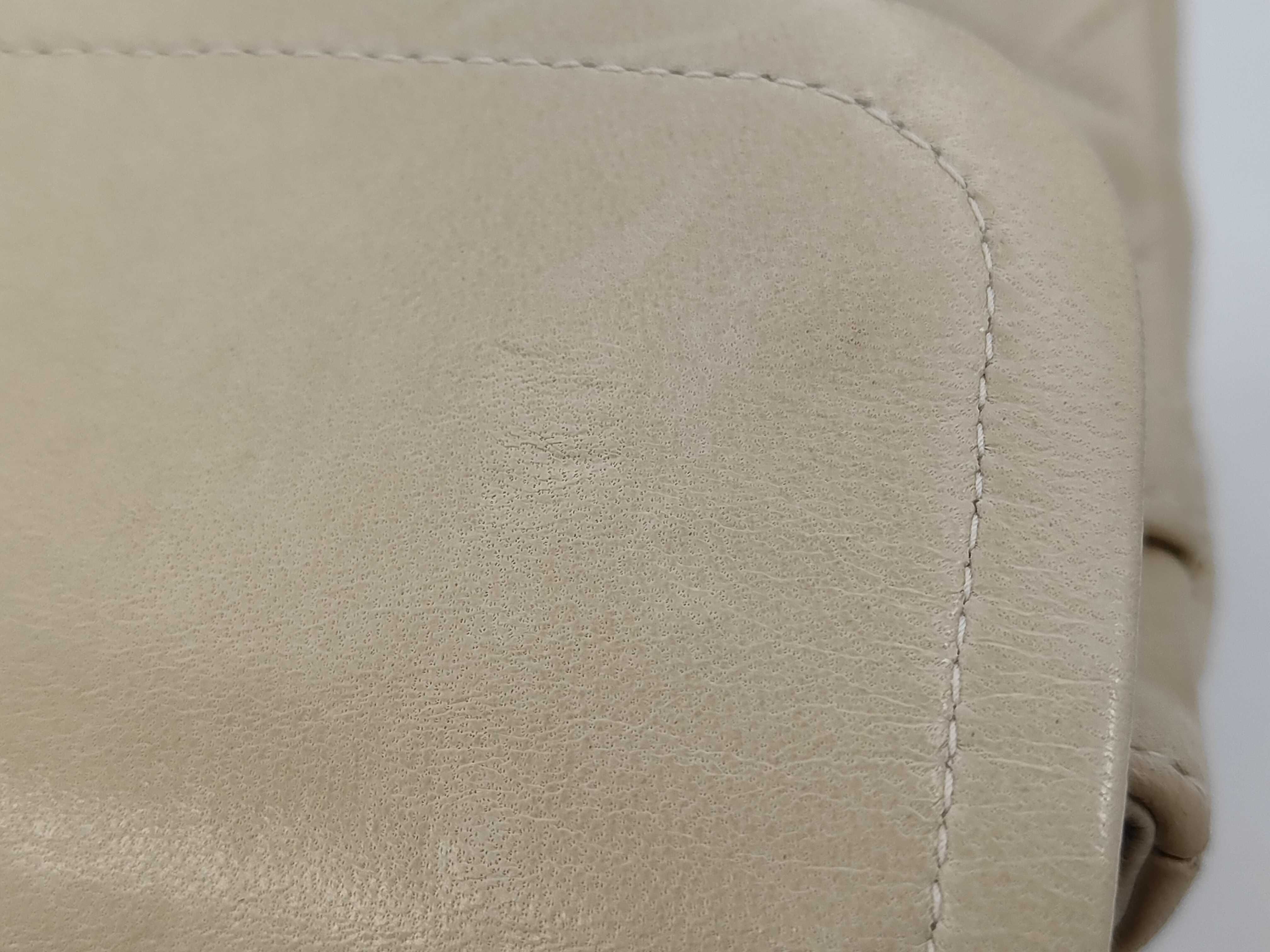 Lambskin Matelassé 25 Double Flap Shoulder Bag (Serial No. 2, Beige, Gold Hardware) — view 11