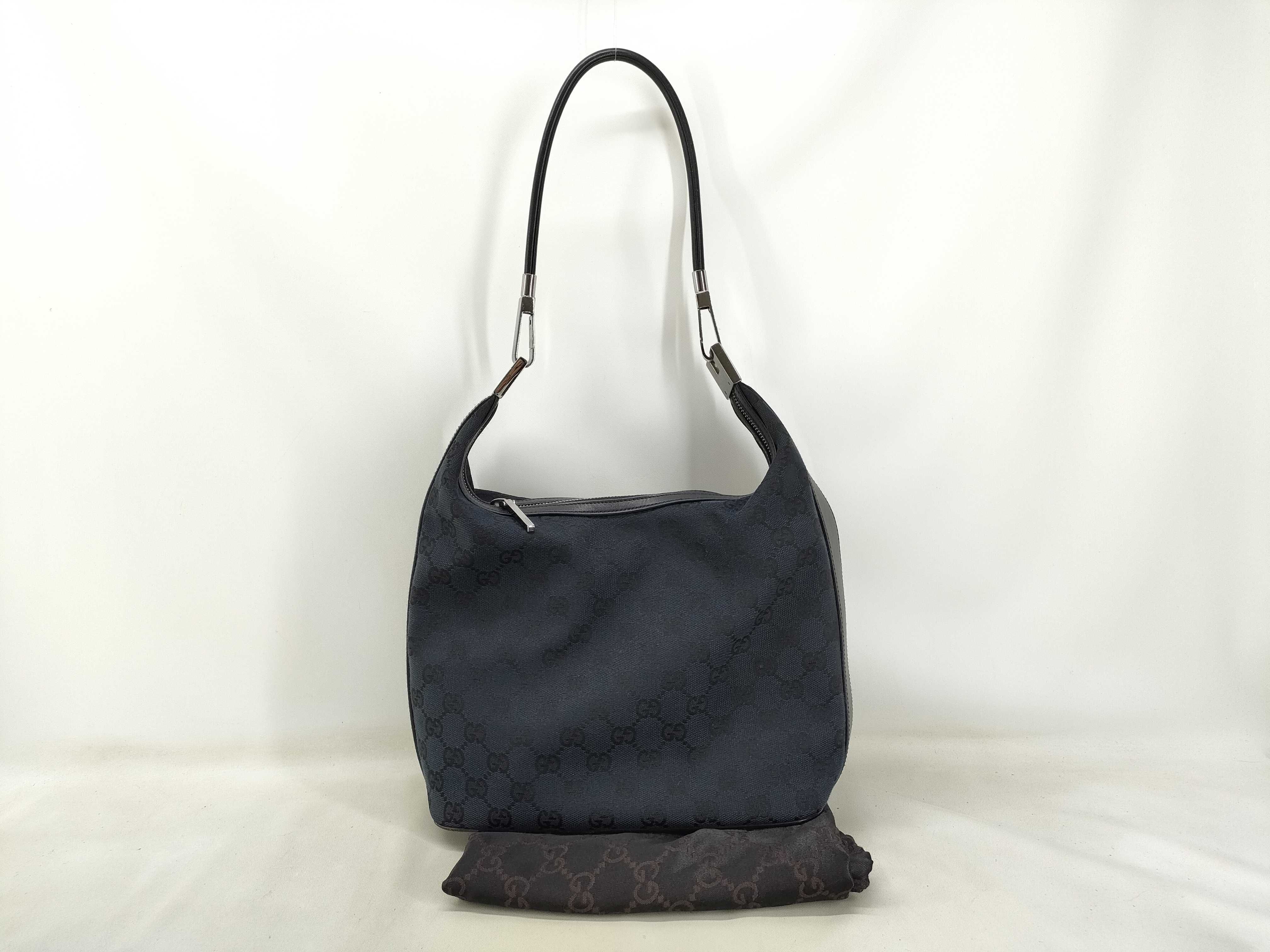 GG Canvas Shoulder Bag, Black, 001.3814