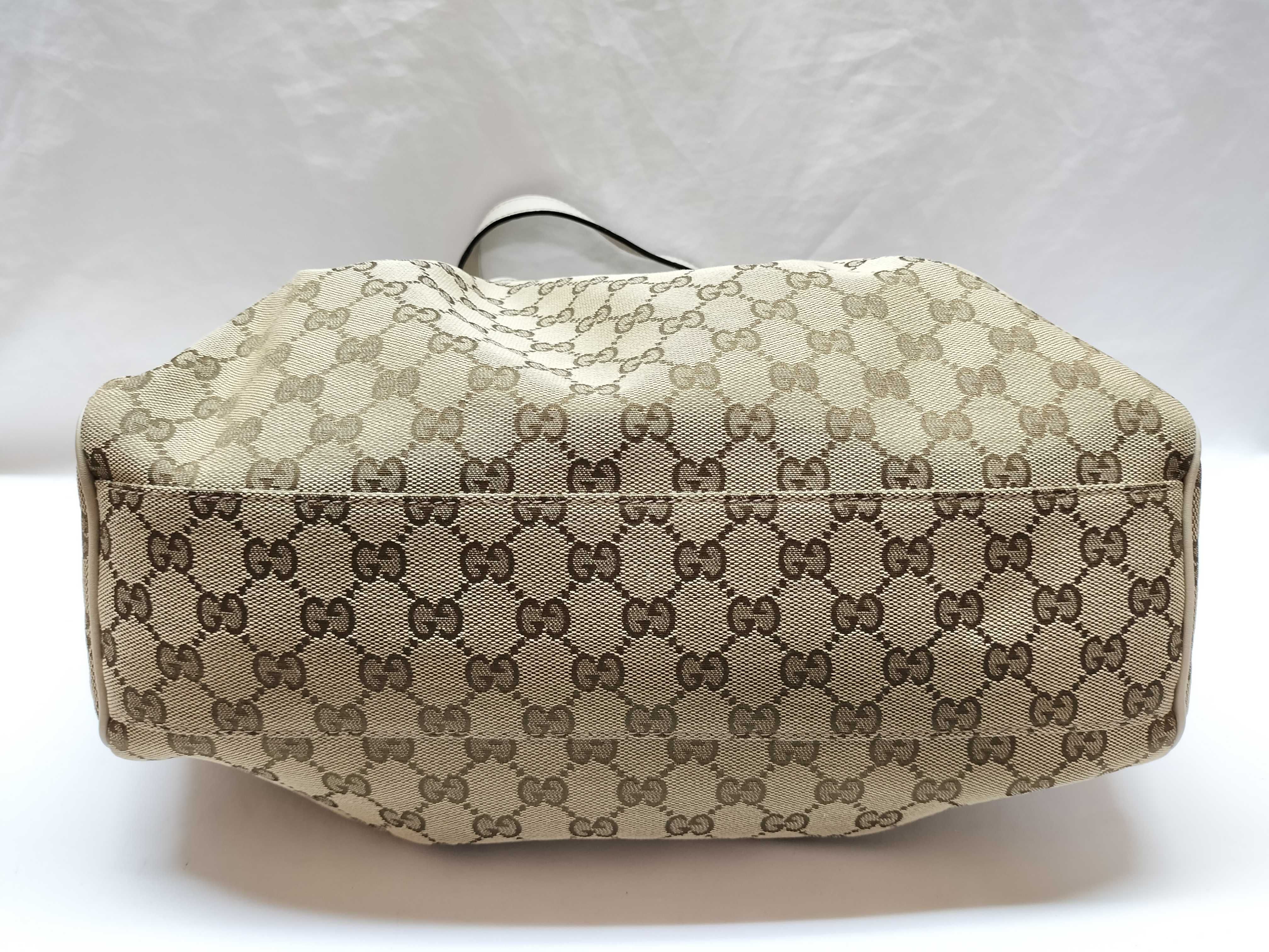 GG Canvas Shoulder Bag — view 3