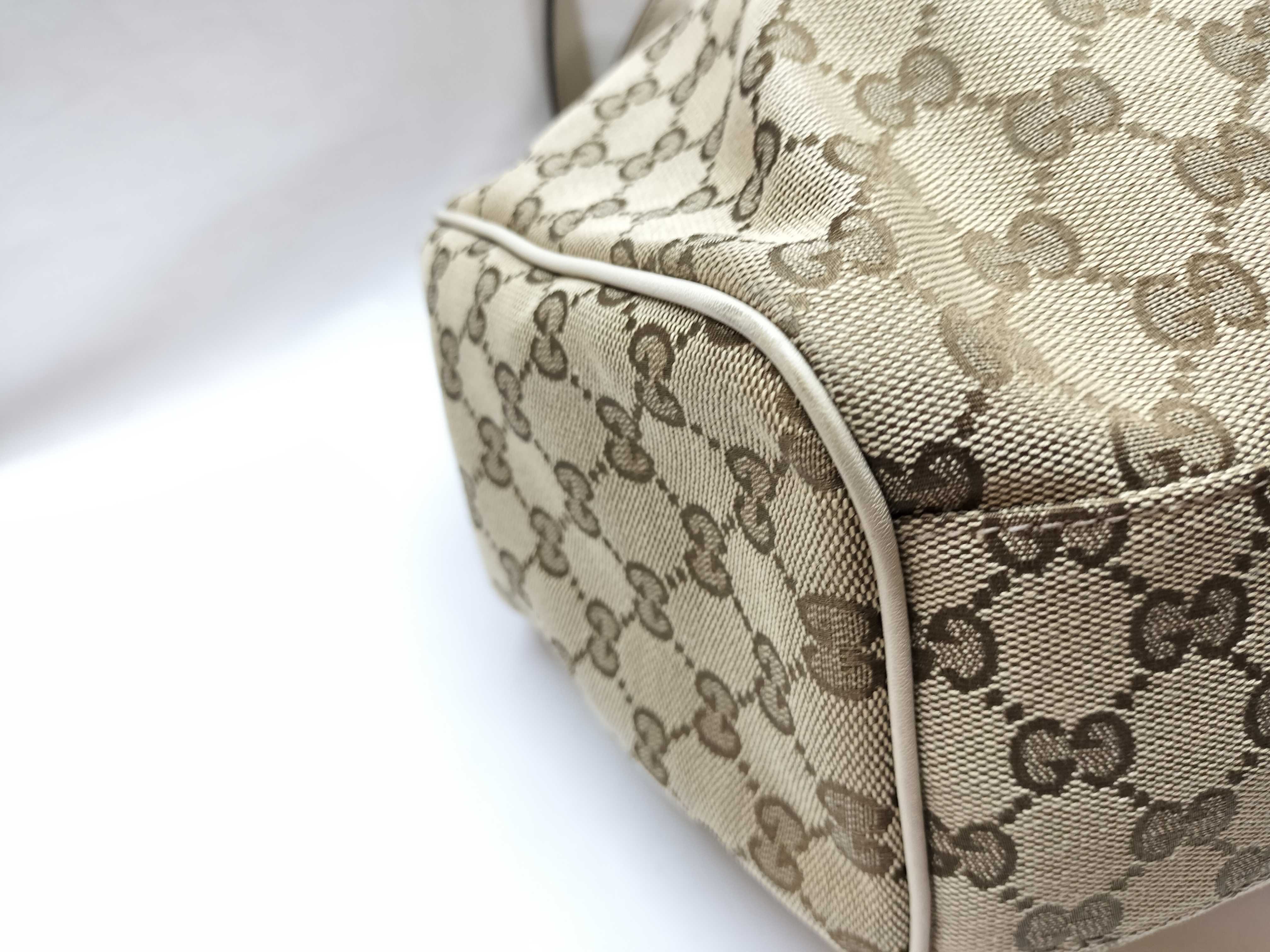 GG Canvas Shoulder Bag — view 4