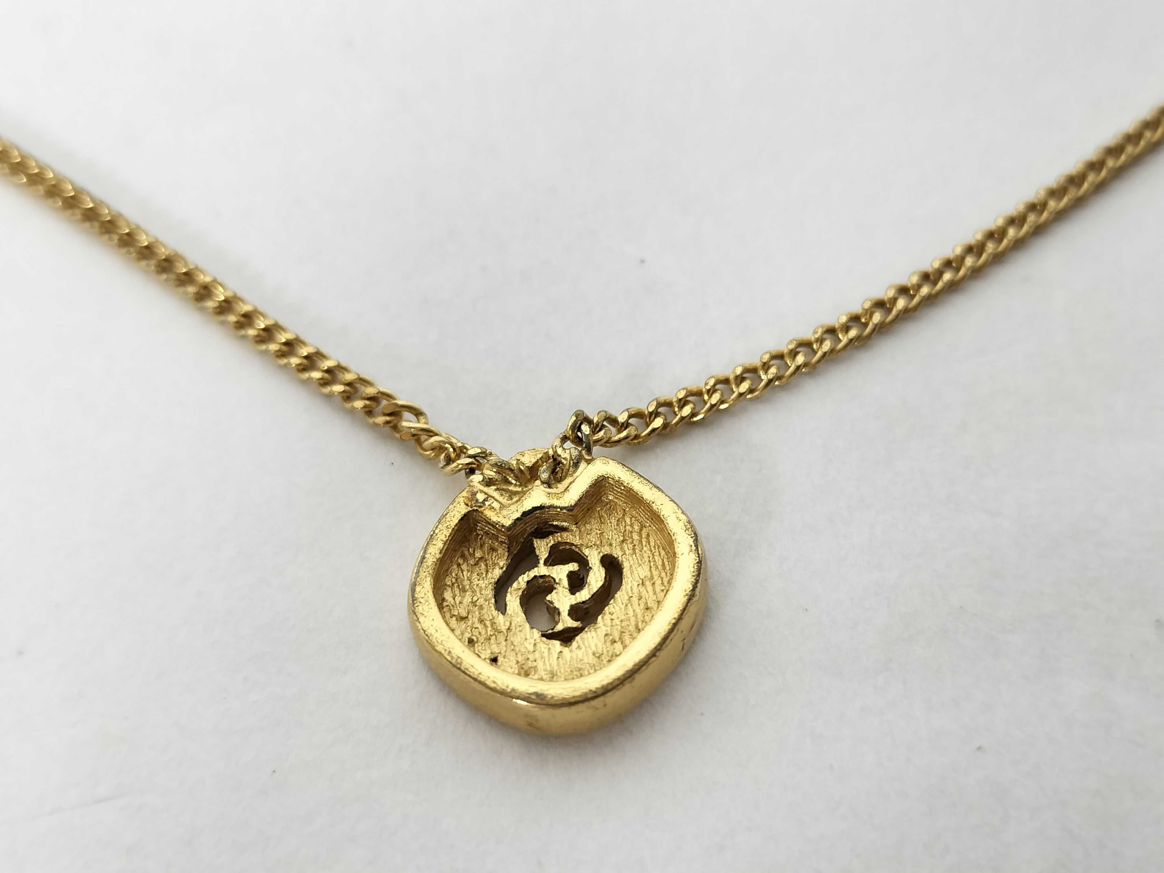 necklace — view 2