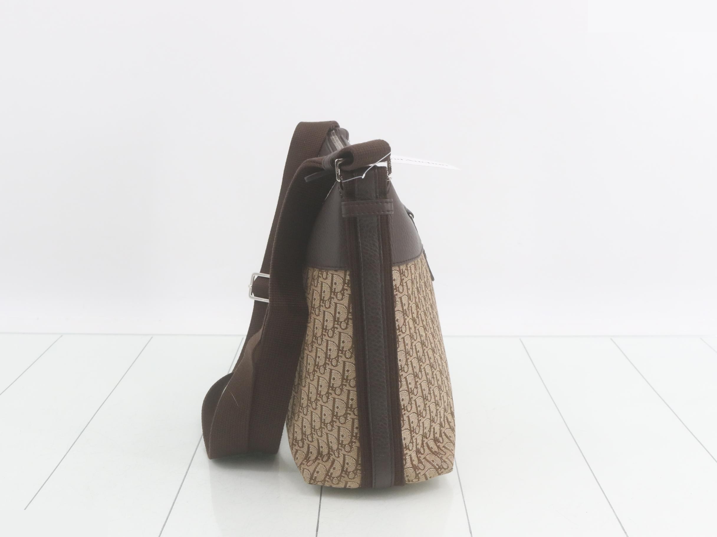 Trotter Street Chic Messenger Bag, Brown, 25 x 22 x 10 cm — view 4