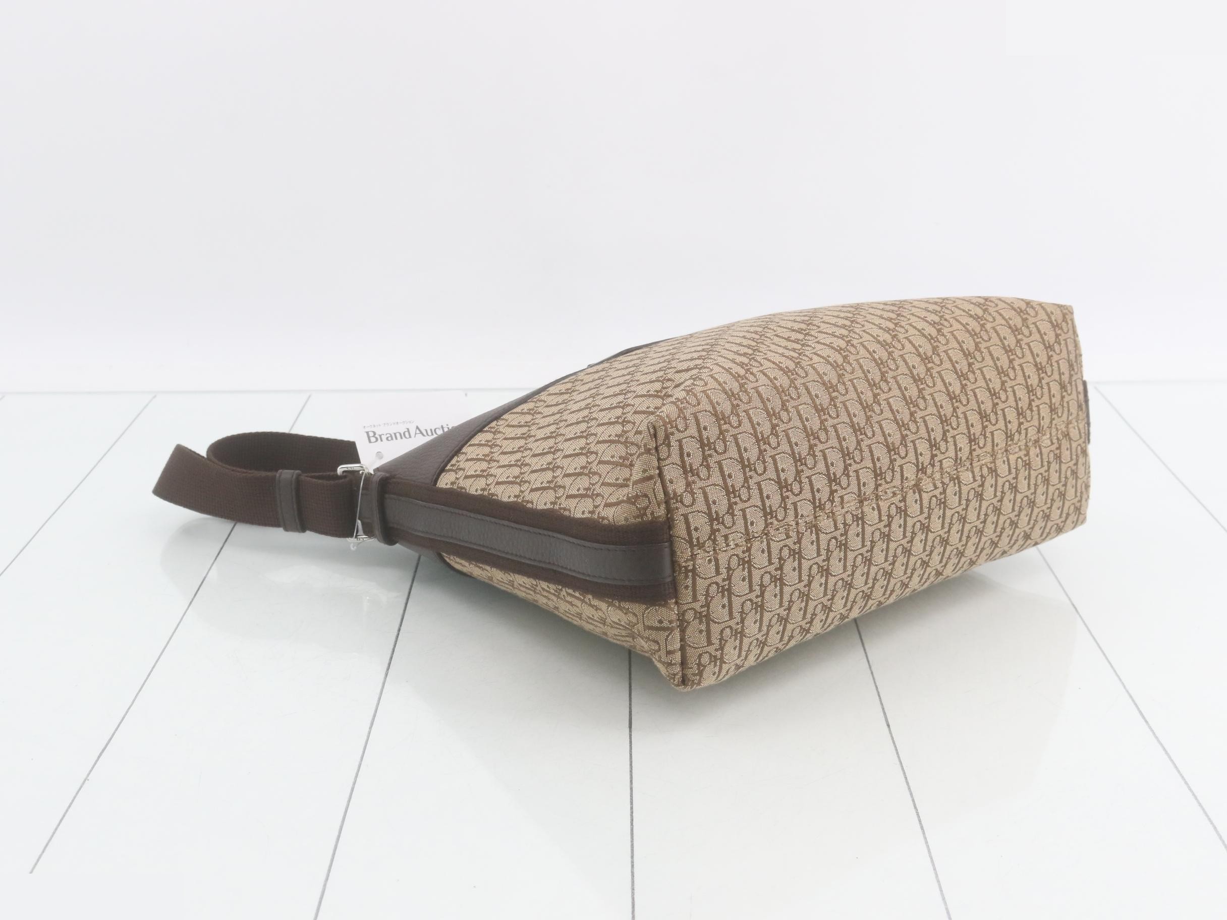 Trotter Street Chic Messenger Bag, Brown, 25 x 22 x 10 cm — view 5