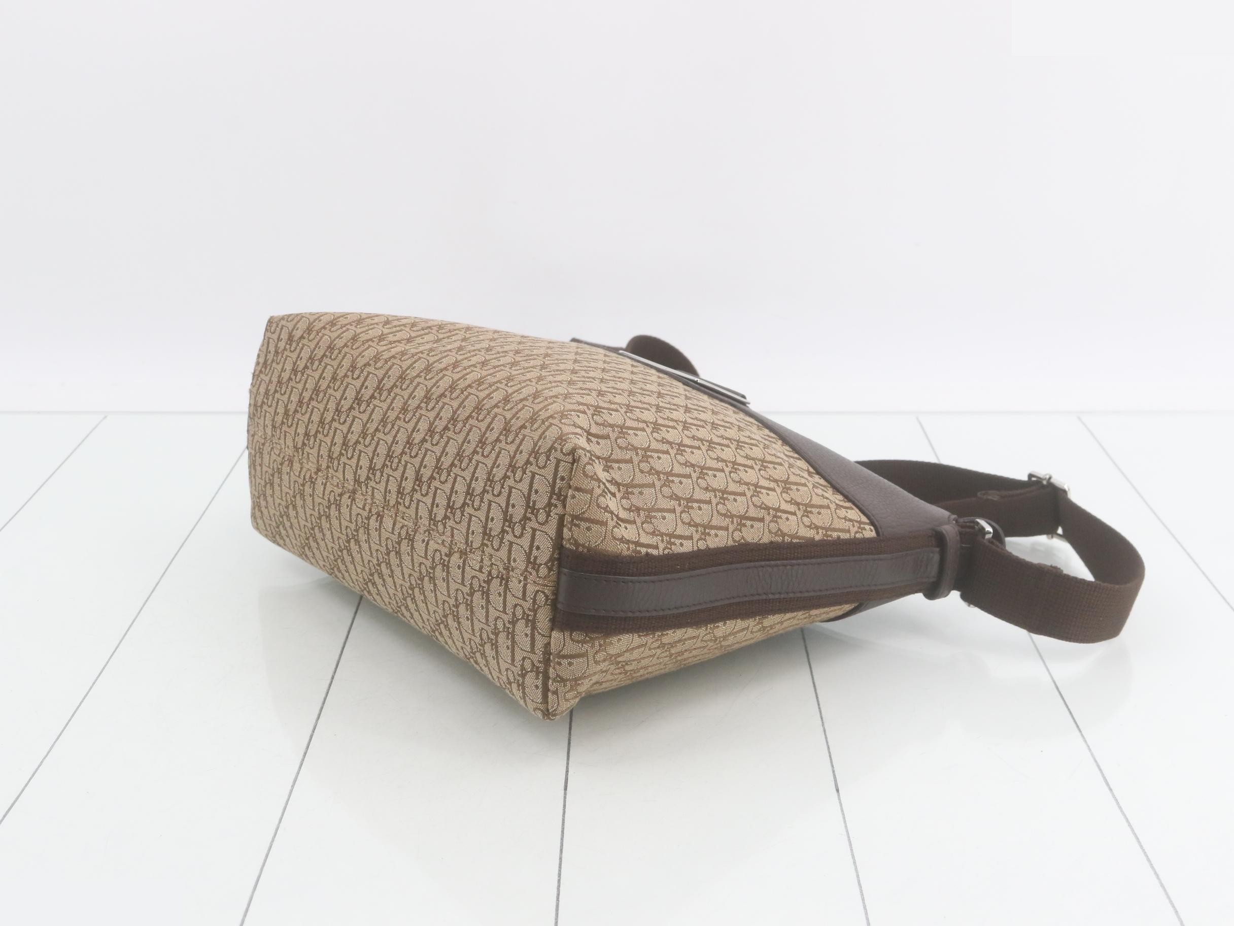 Trotter Street Chic Messenger Bag, Brown, 25 x 22 x 10 cm — view 6