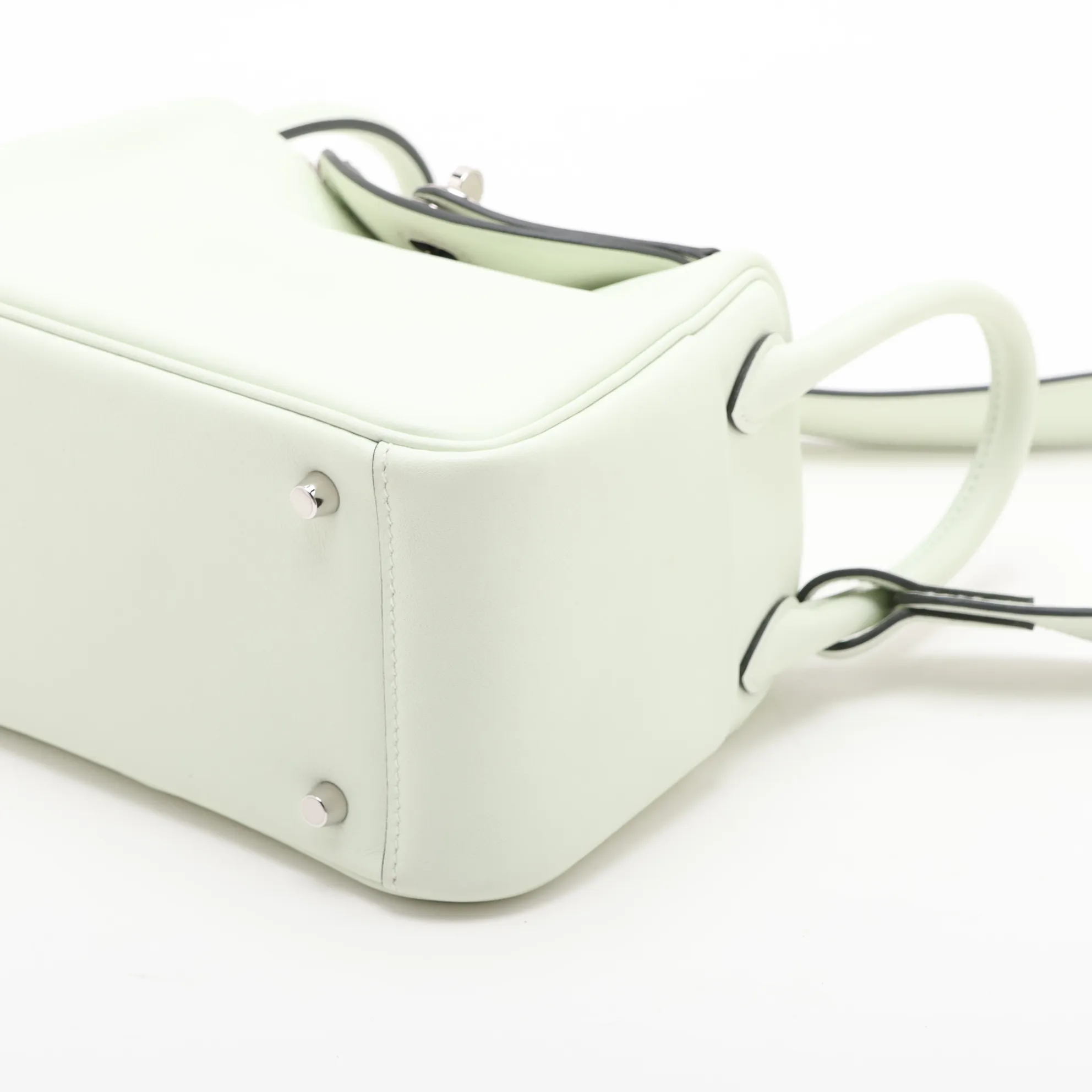 [Individually packaged] Hermes Lindy Mini 20, Veau Swift, Vert Fizz, Silver Hardware, B: 2023 — view 3