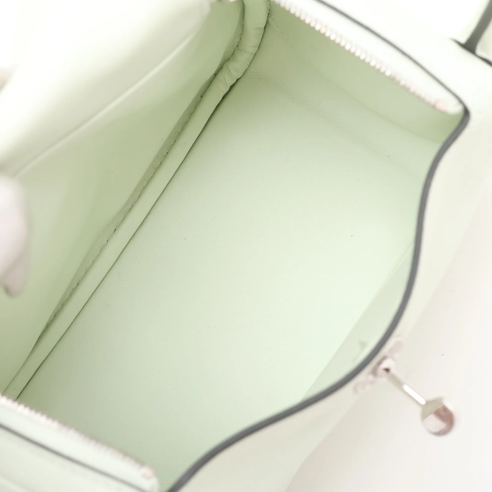 [Individually packaged] Hermes Lindy Mini 20, Veau Swift, Vert Fizz, Silver Hardware, B: 2023 — view 6