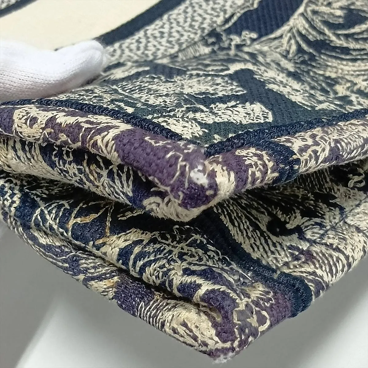 Toile de Jouy Embroidery Book Tote Medium Canvas Tote Bag Navy x Beige — view 12