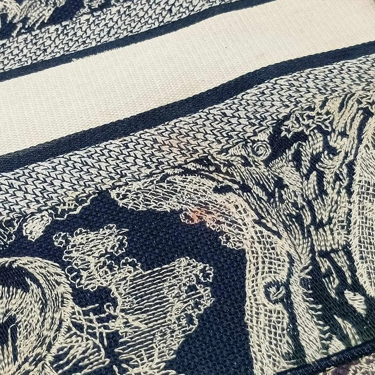 Toile de Jouy Embroidery Book Tote Medium Canvas Tote Bag Navy x Beige — view 13