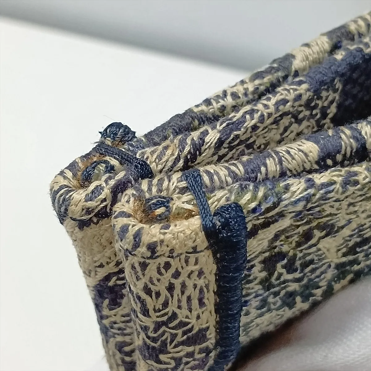 Toile de Jouy Embroidery Book Tote Medium Canvas Tote Bag Navy x Beige — view 9