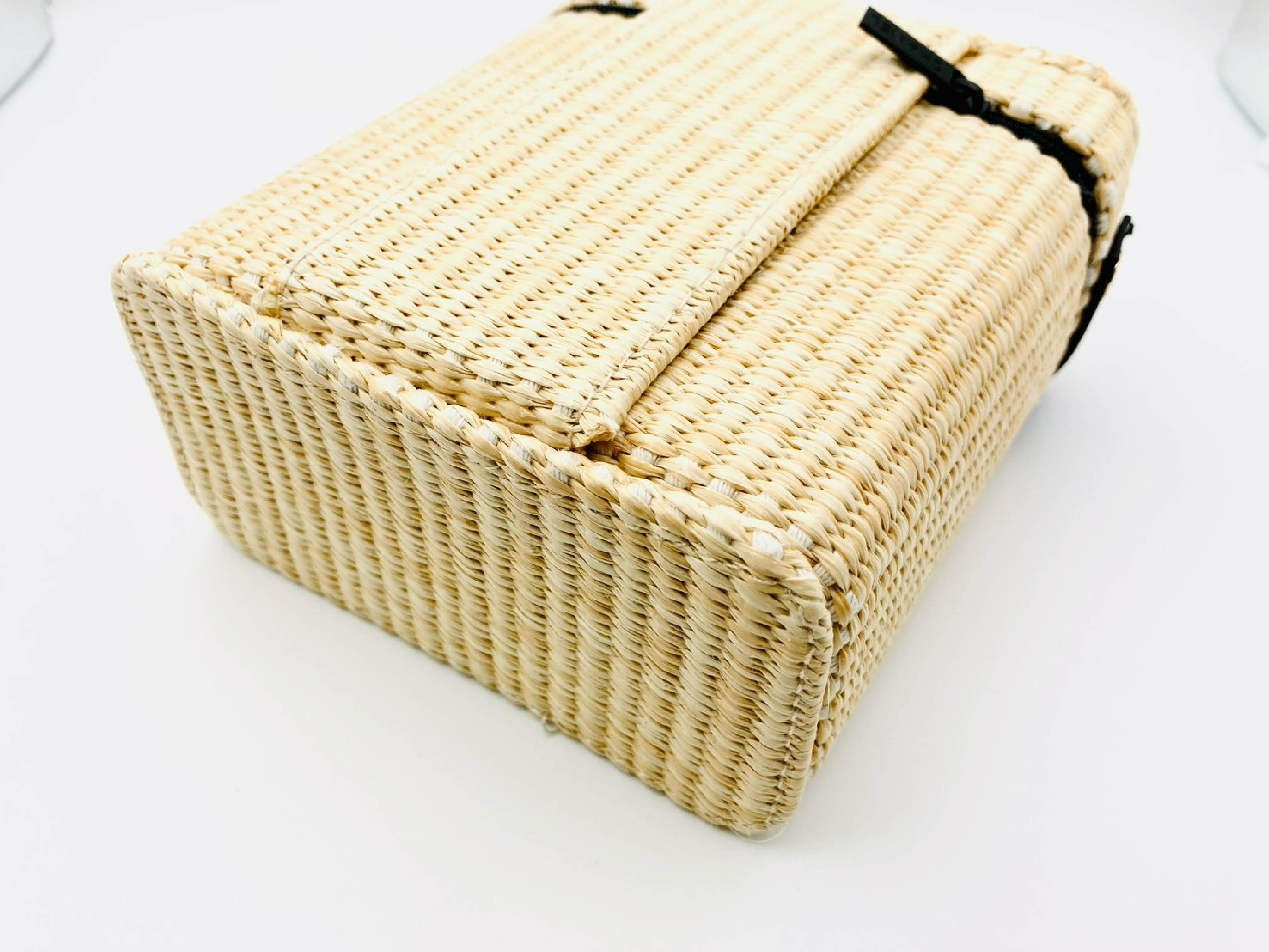 Les Beiges Panier des Essentiels Rattan Straw Basket Bag Mini Vanity Pouch Novelty Vanity Bag — view 5