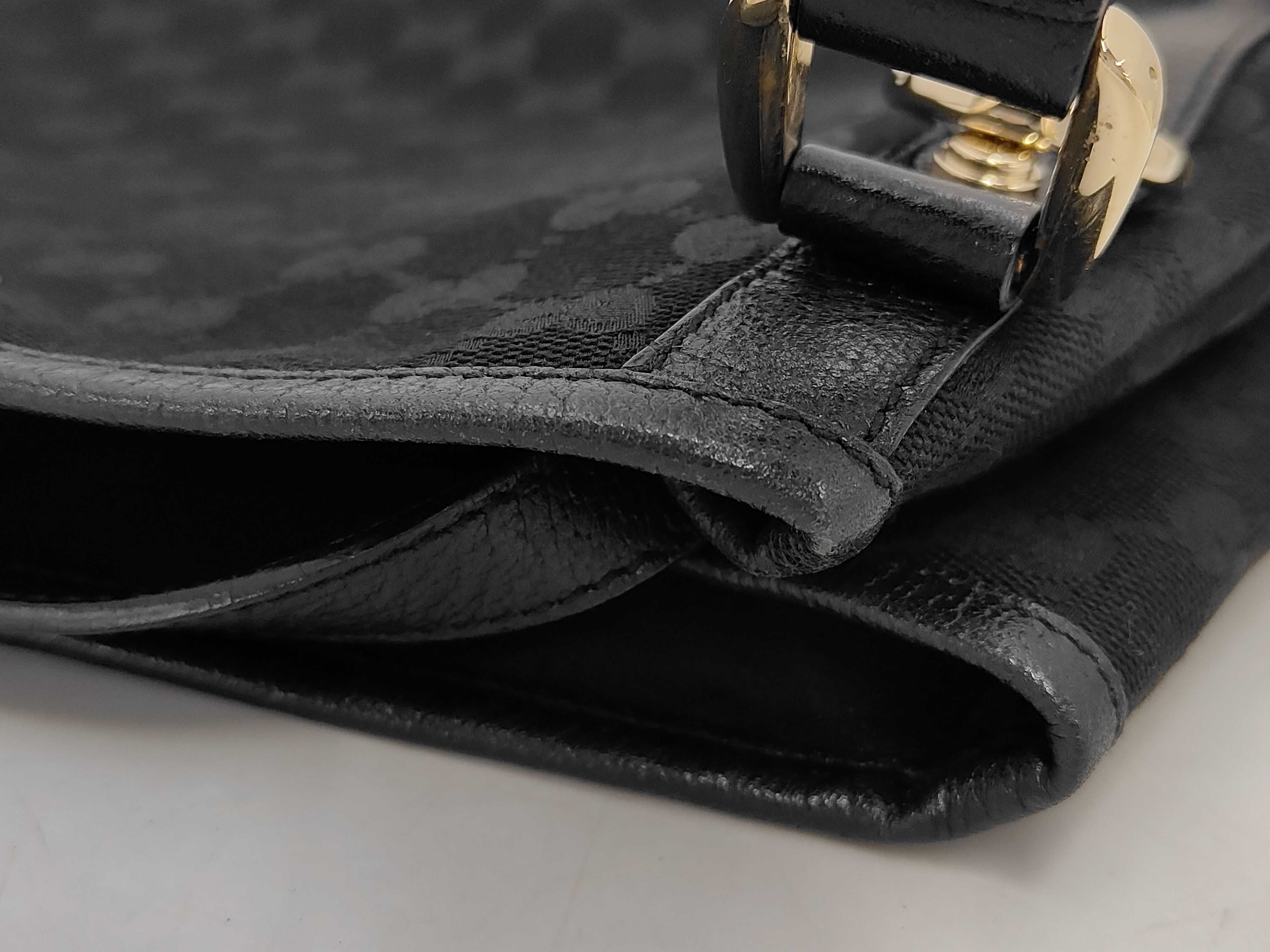GG Canvas Shoulder Bag 130736 — view 10