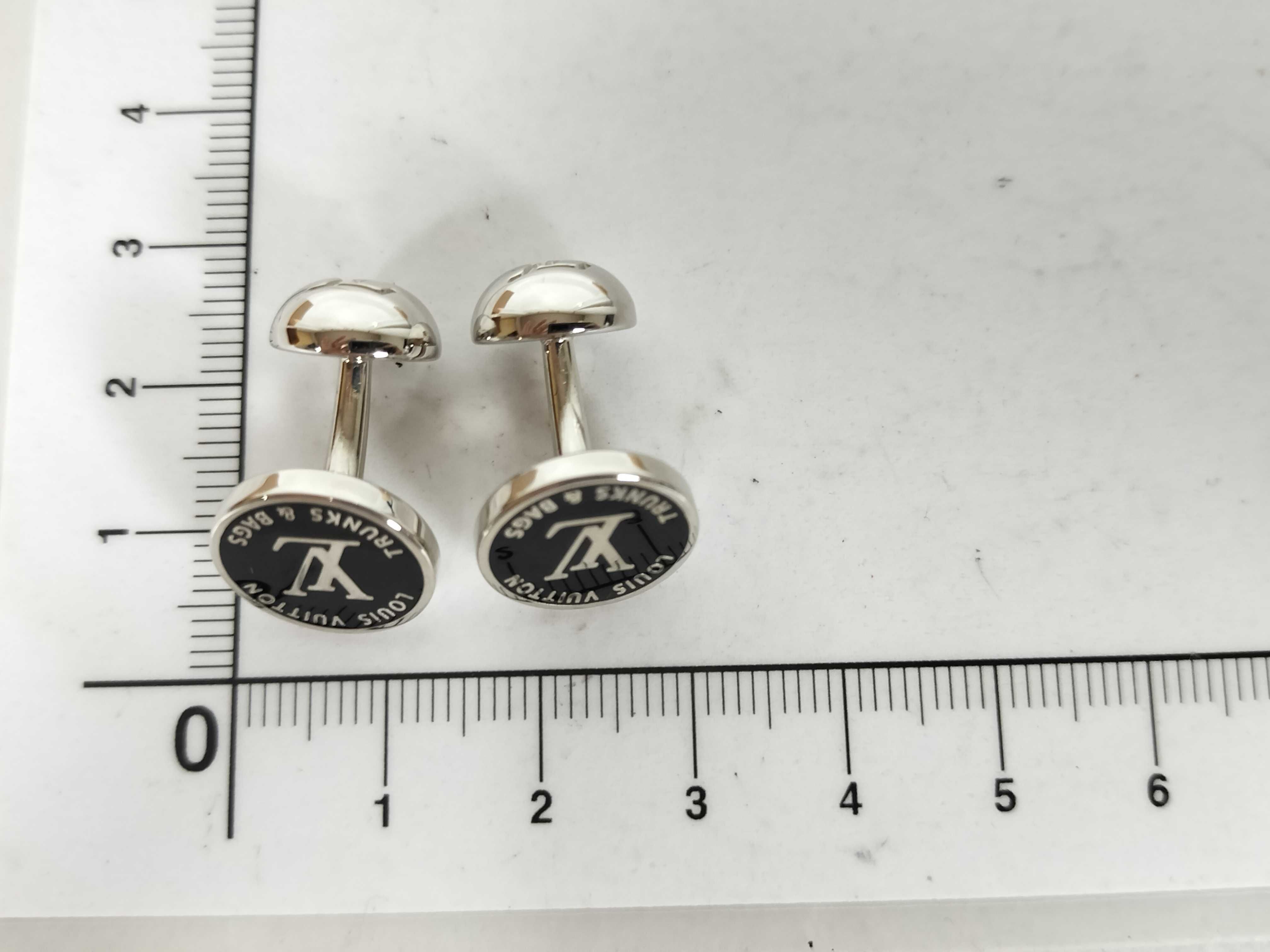 LV Award / M00912 / DP2284 Tie Clip & Cufflinks — view 9