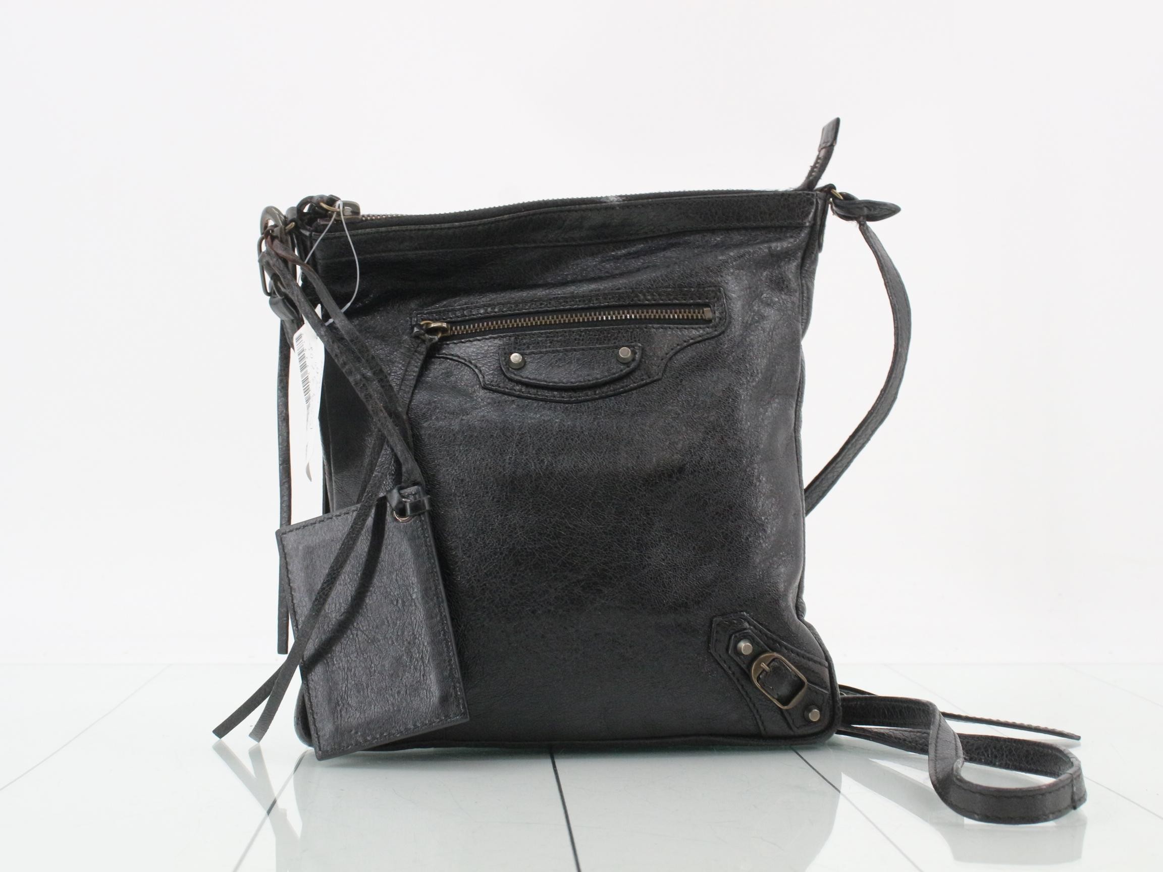 Shoulder bag with mirror