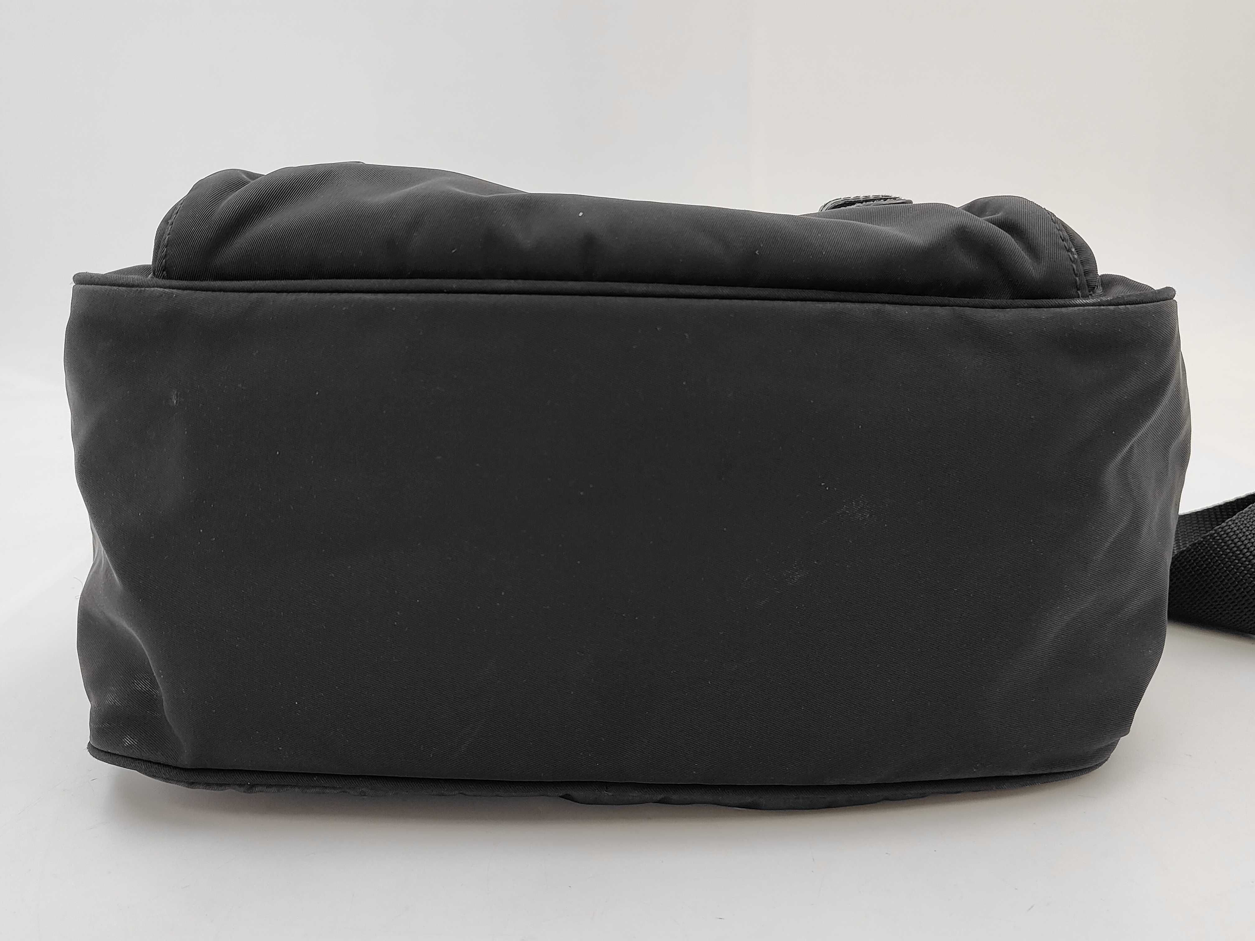 Nylon Messenger Bag with Rust-Stained Inner Zipper Shoulder Bag — view 3