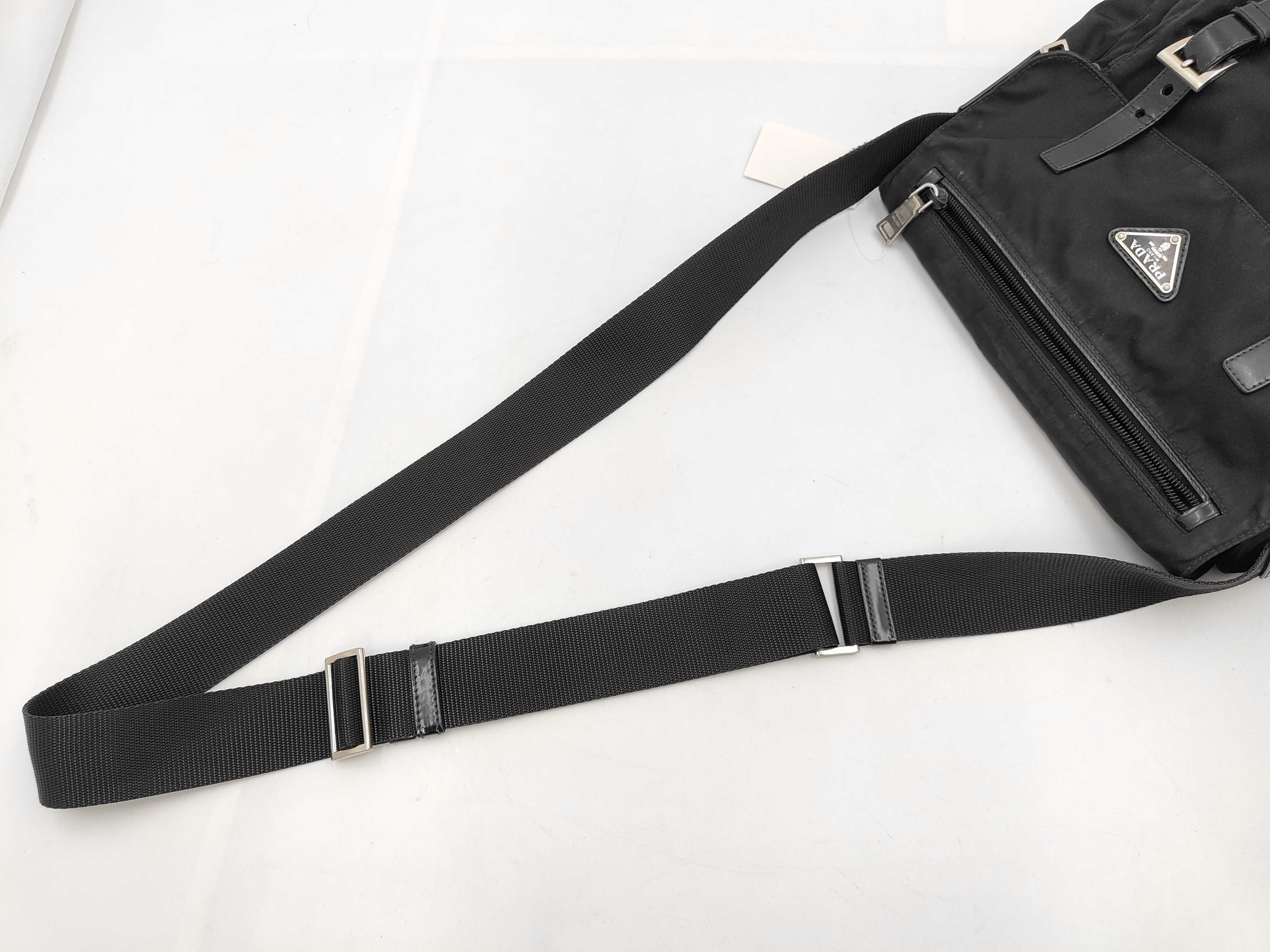 Nylon Messenger Bag with Rust-Stained Inner Zipper Shoulder Bag — view 5