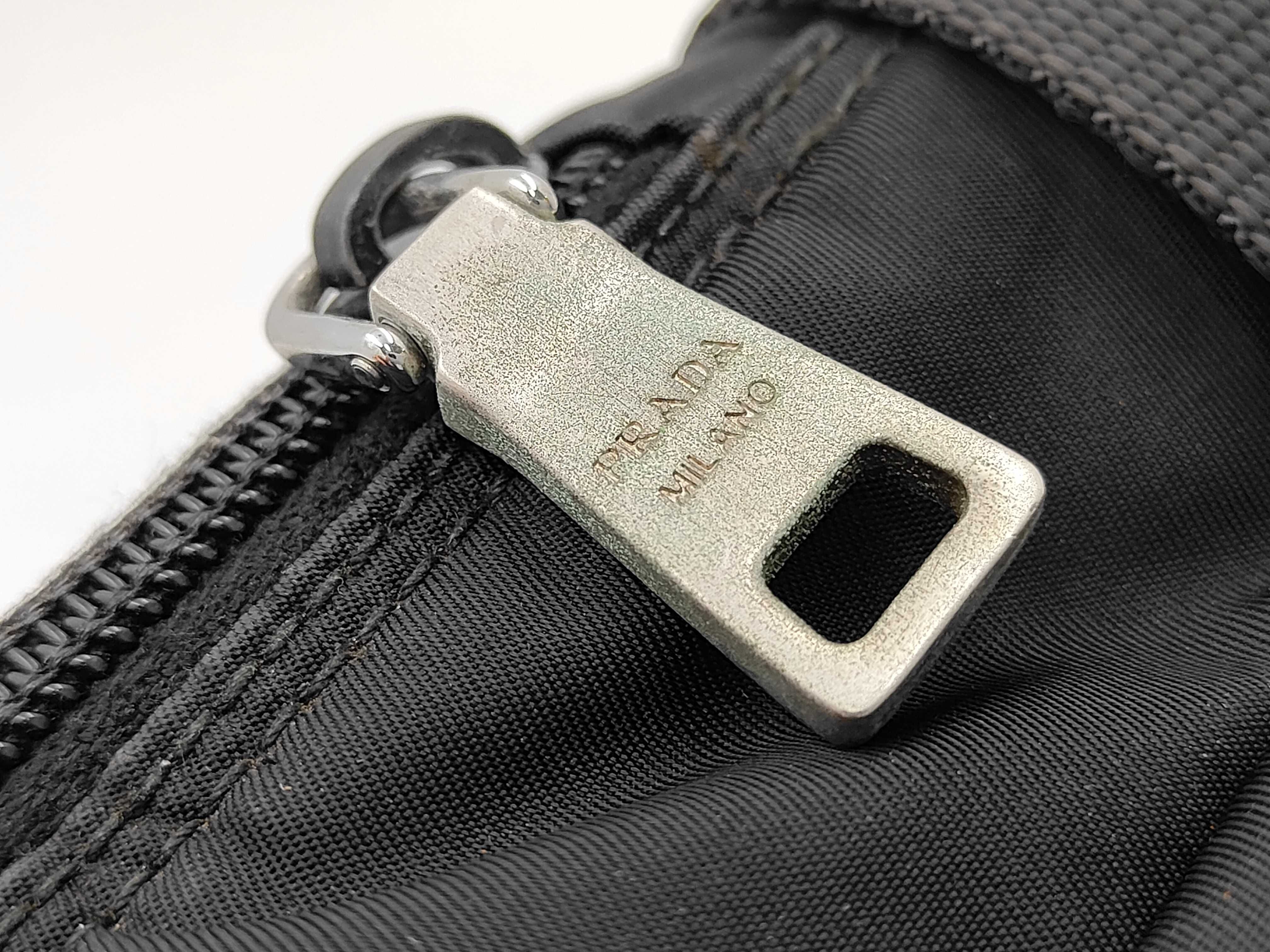 Nylon Messenger Bag with Rust-Stained Inner Zipper Shoulder Bag — view 10