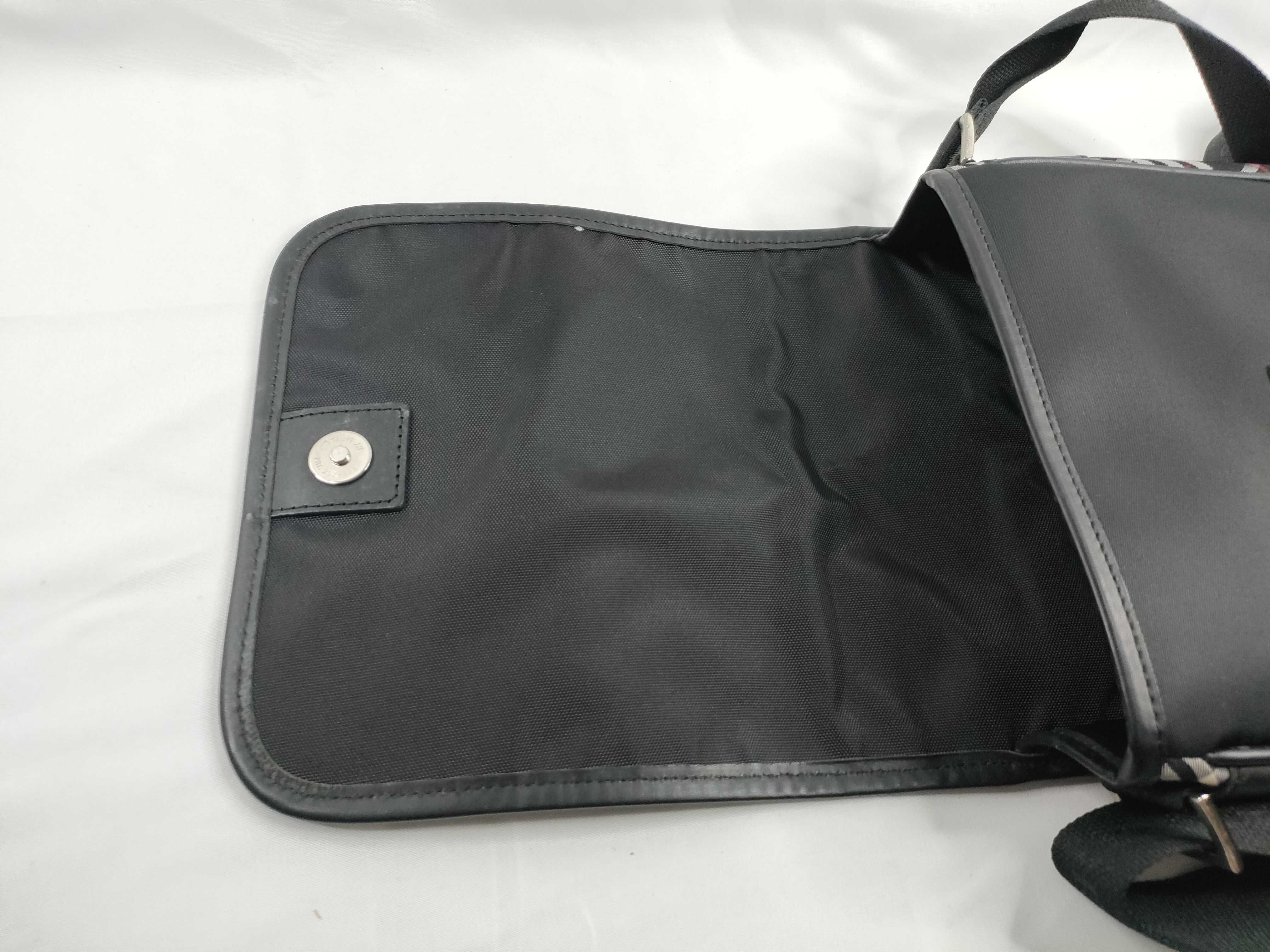 Black Label Burberry Shoulder Bag — view 9