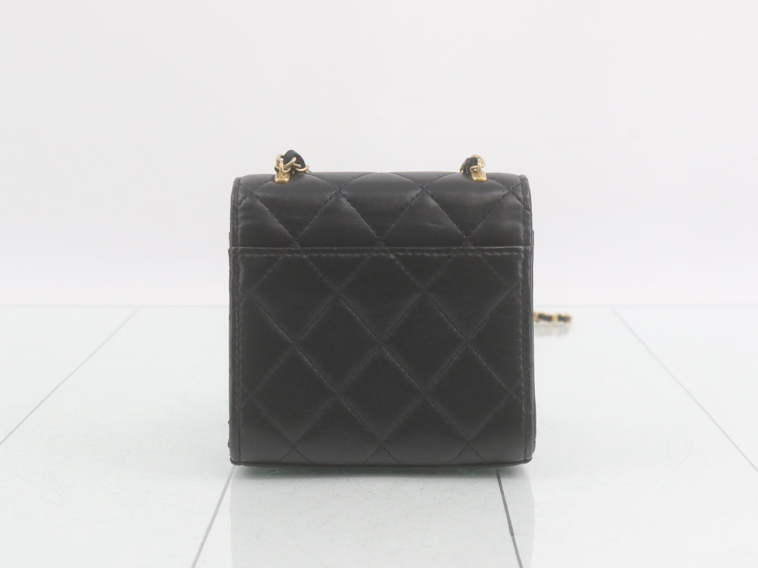 Matelassé Chain Wallet — view 2