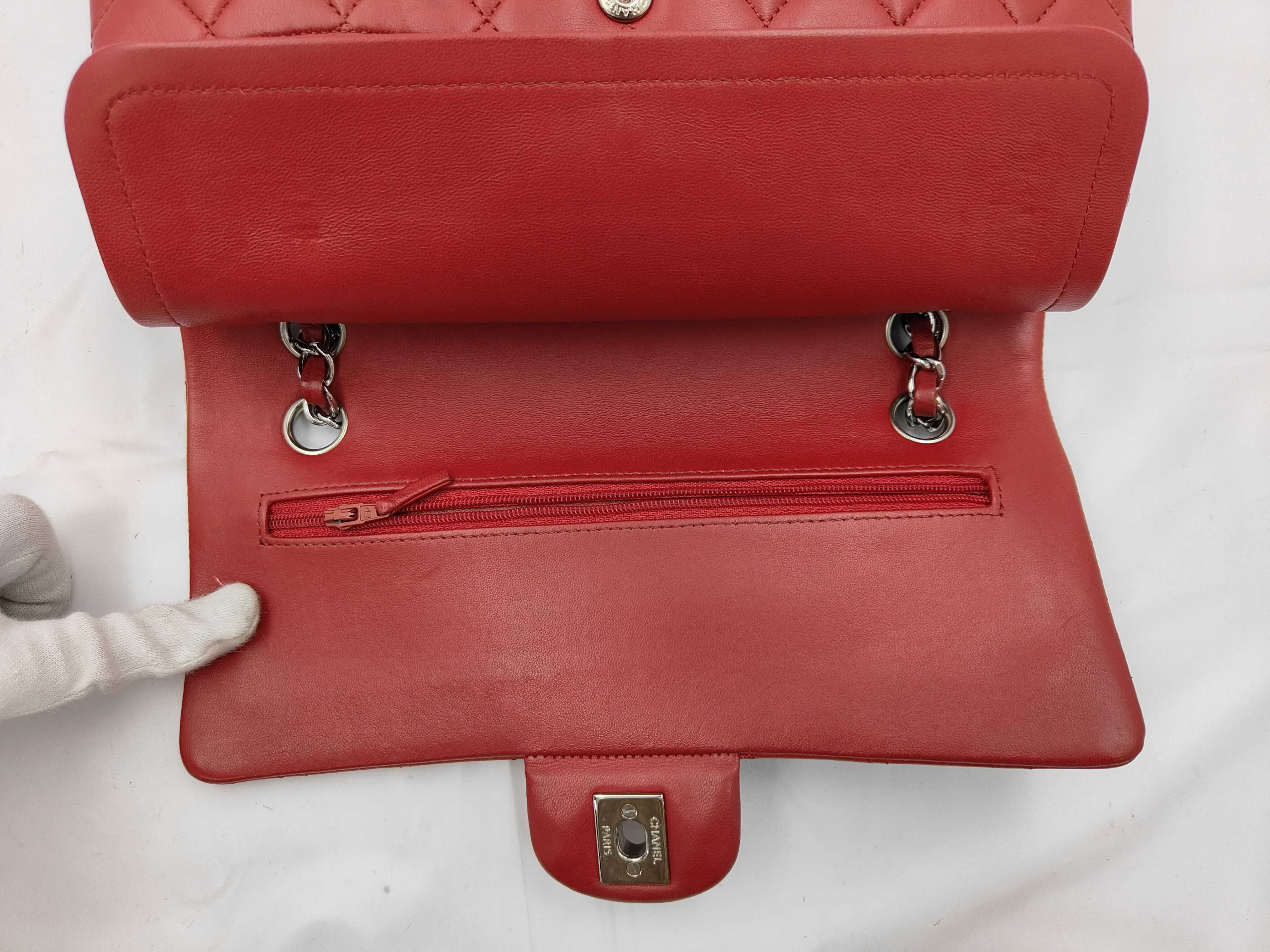 Matelassé 25 Double Flap Chain Shoulder Bag, Lambskin, Red — view 5