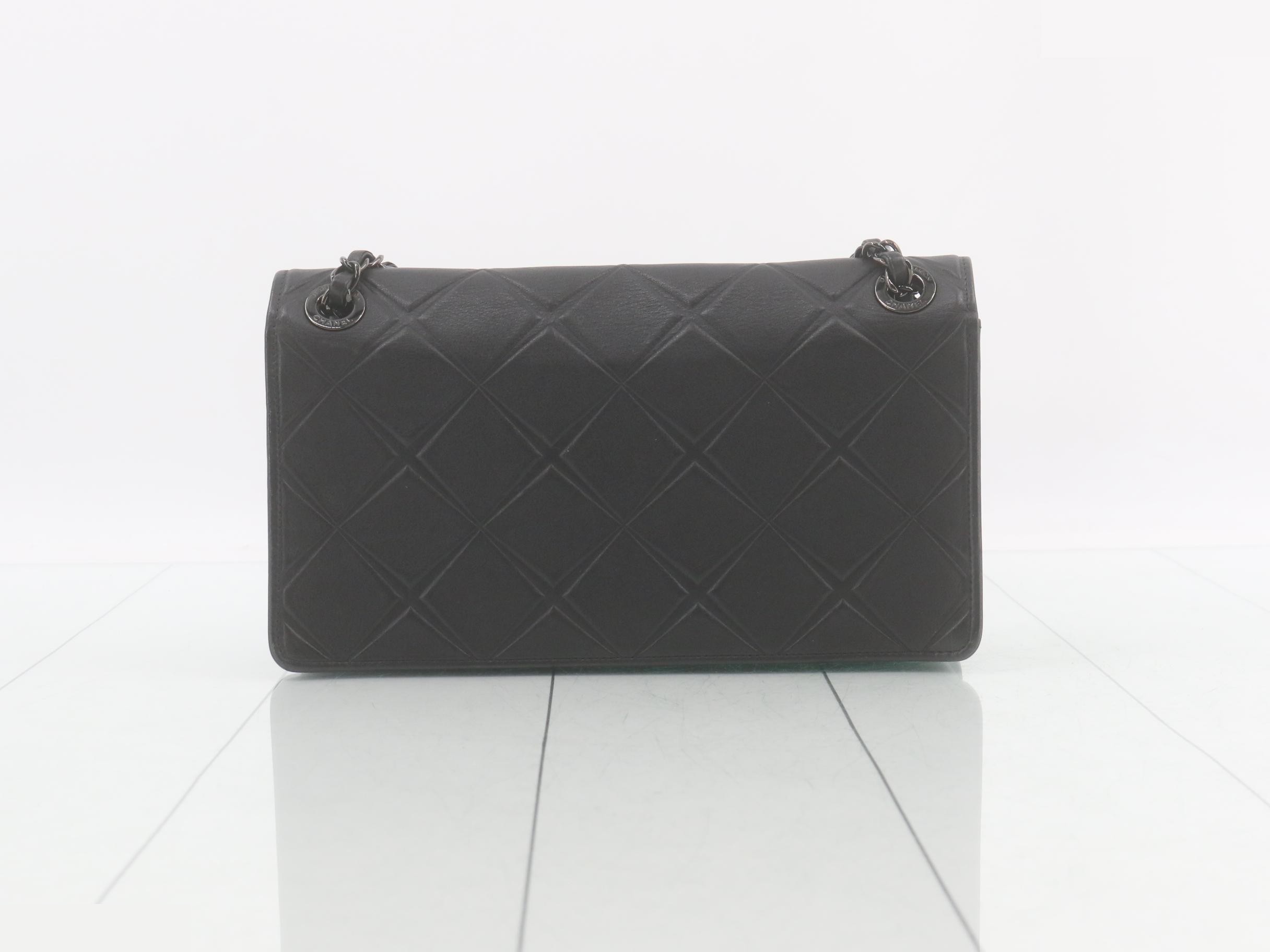Leather embossed turn-lock double chain shoulder bag — view 2