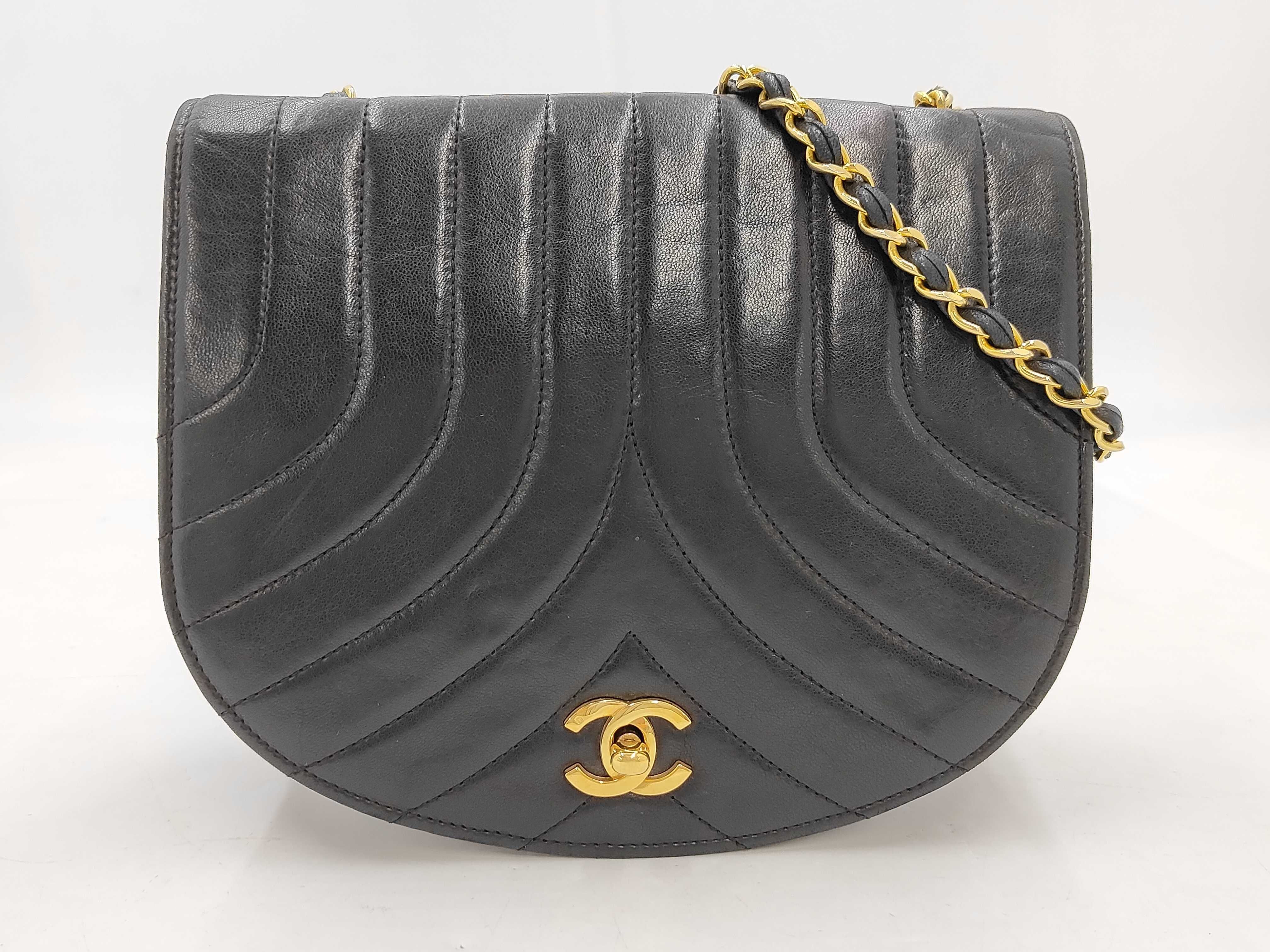 Lambskin Shoulder Bag (Black)