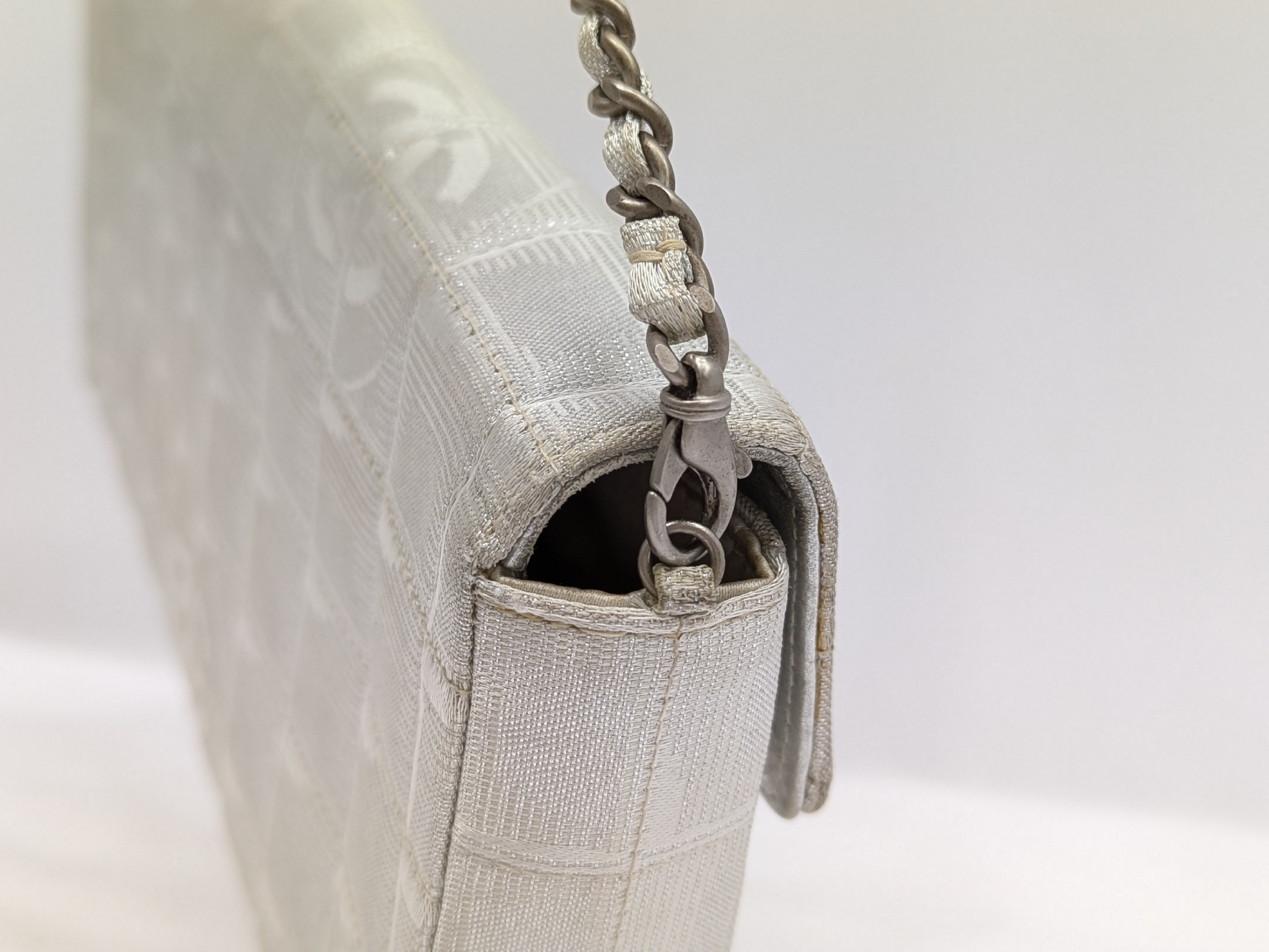 New Travel Line Chain Shoulder Bag (Series 6) — view 8
