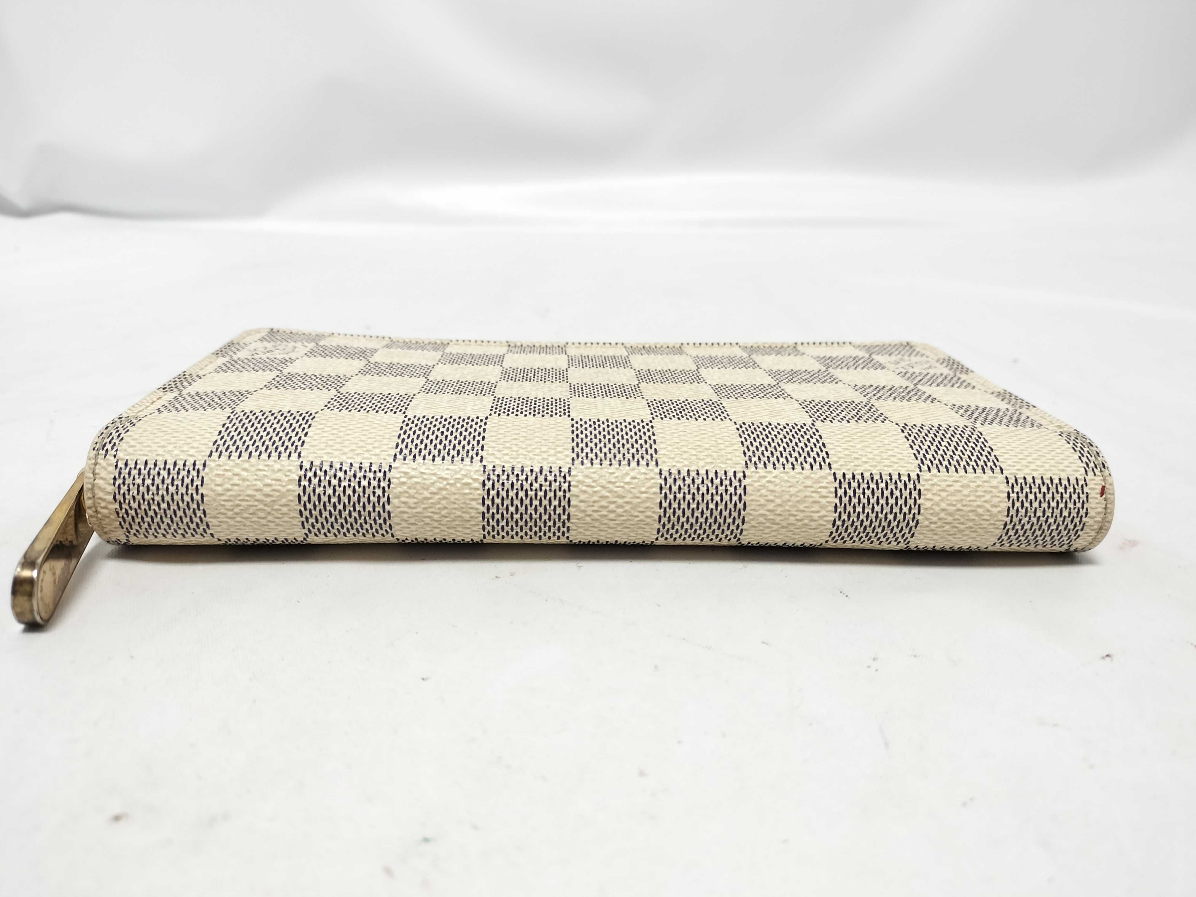 Damier Azur Louis Vuitton Azur Wallet Round Zipper Wallet — view 3