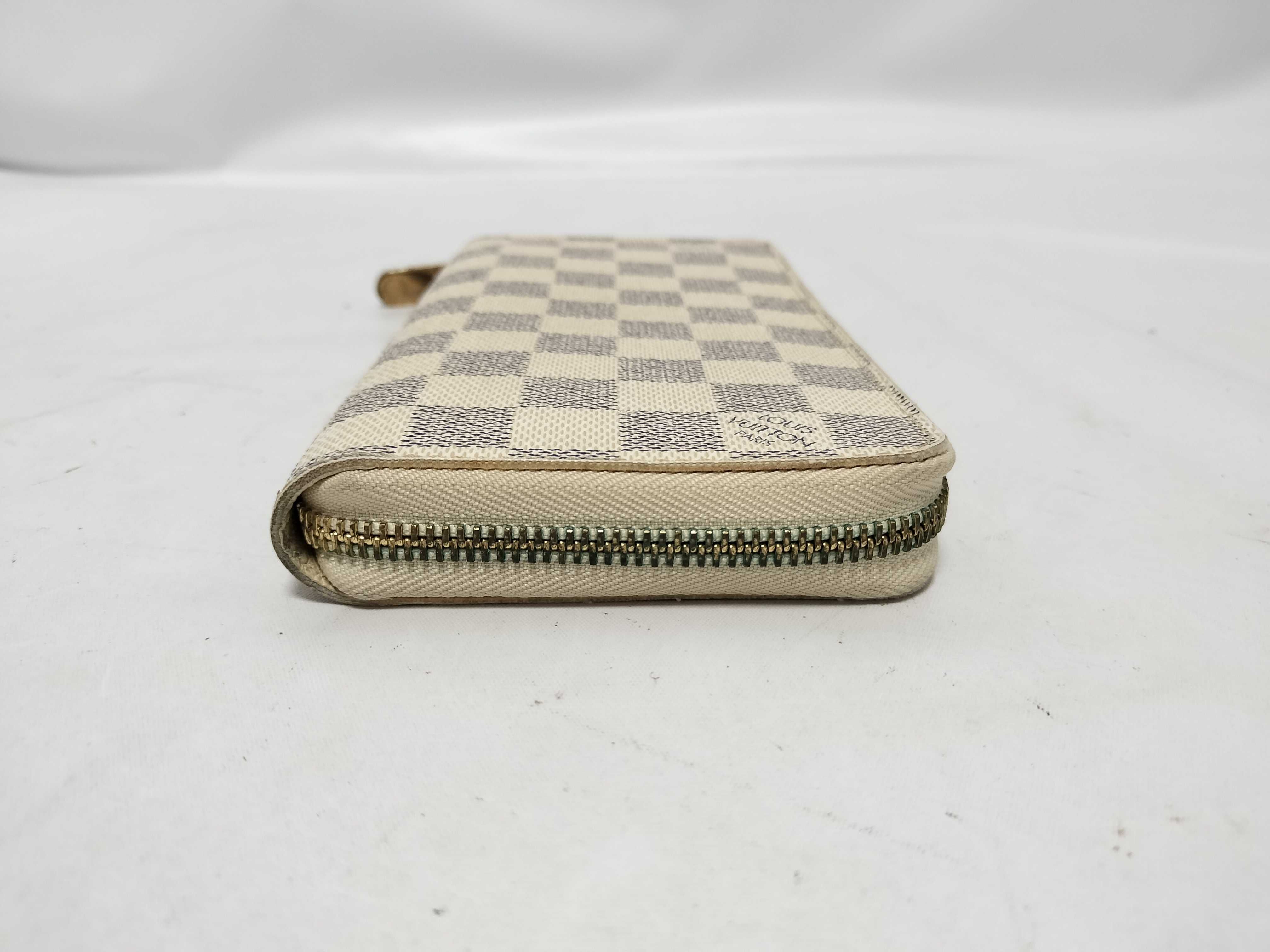 Damier Azur Louis Vuitton Azur Wallet Round Zipper Wallet — view 4