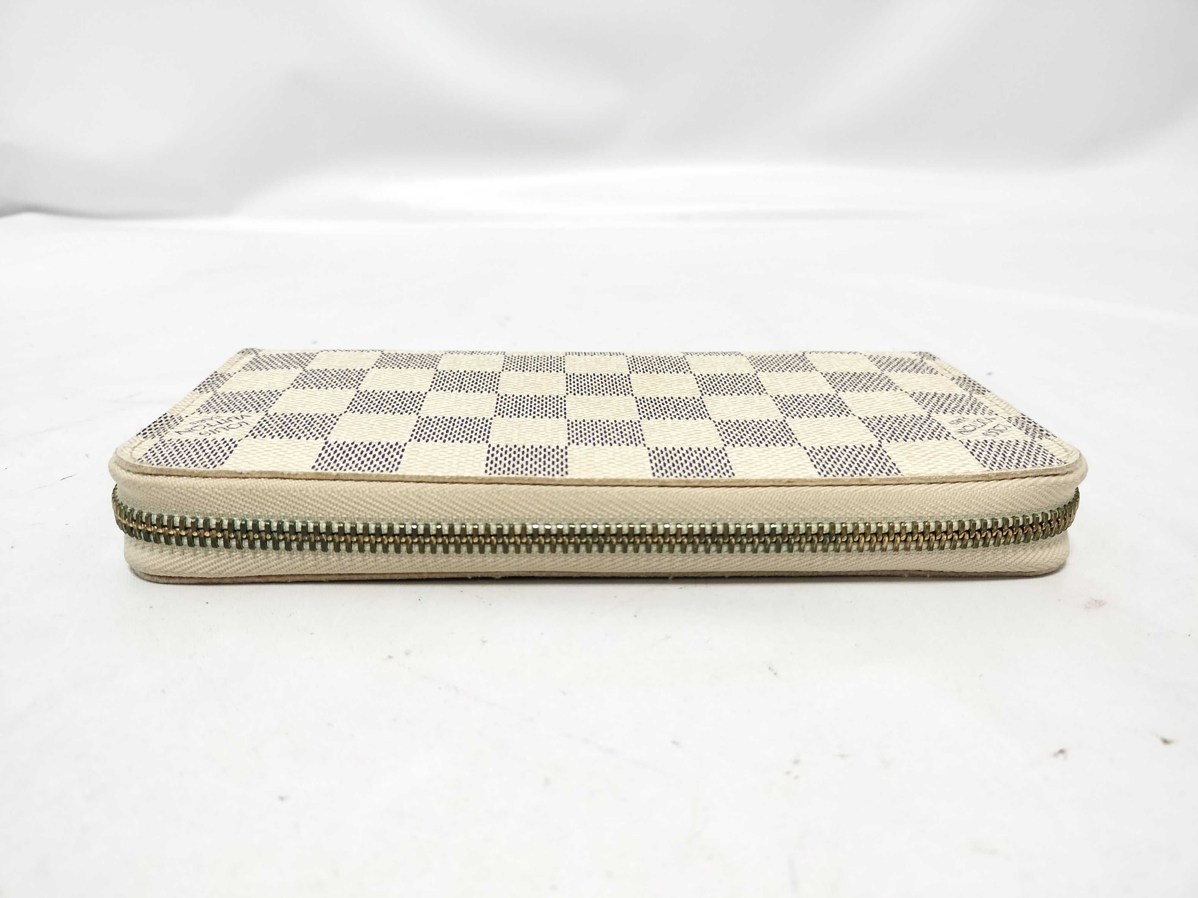 Damier Azur Louis Vuitton Azur Wallet Round Zipper Wallet — view 5