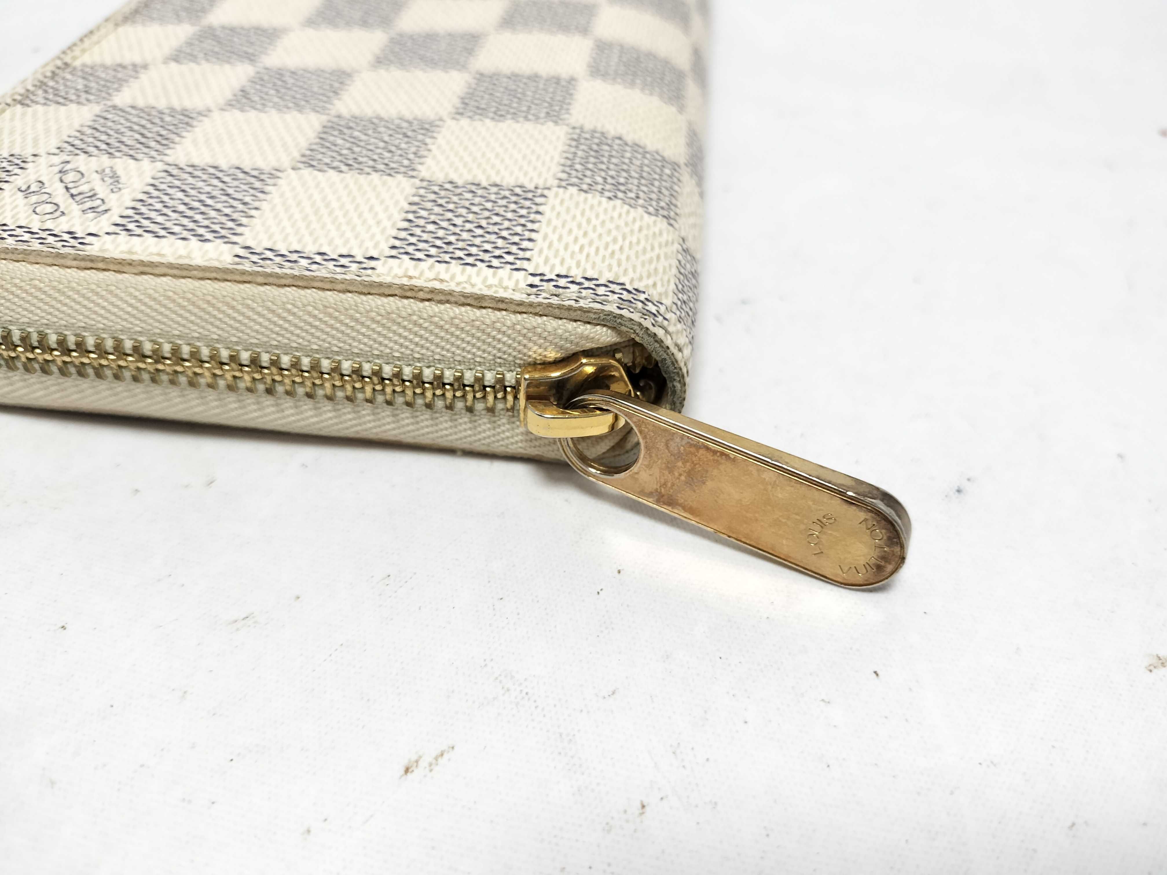 Damier Azur Louis Vuitton Azur Wallet Round Zipper Wallet — view 6