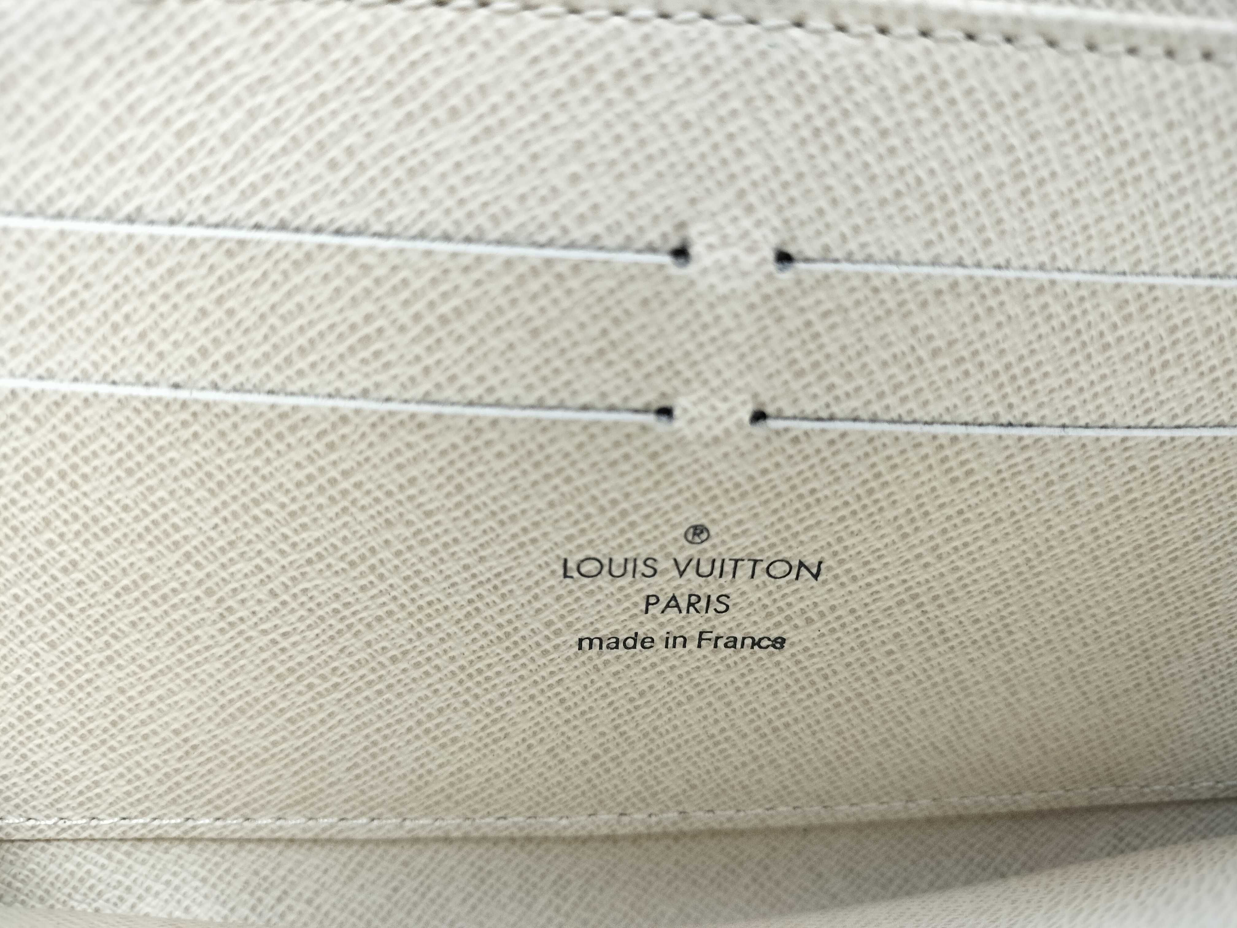 Damier Azur Louis Vuitton Azur Wallet Round Zipper Wallet — view 8