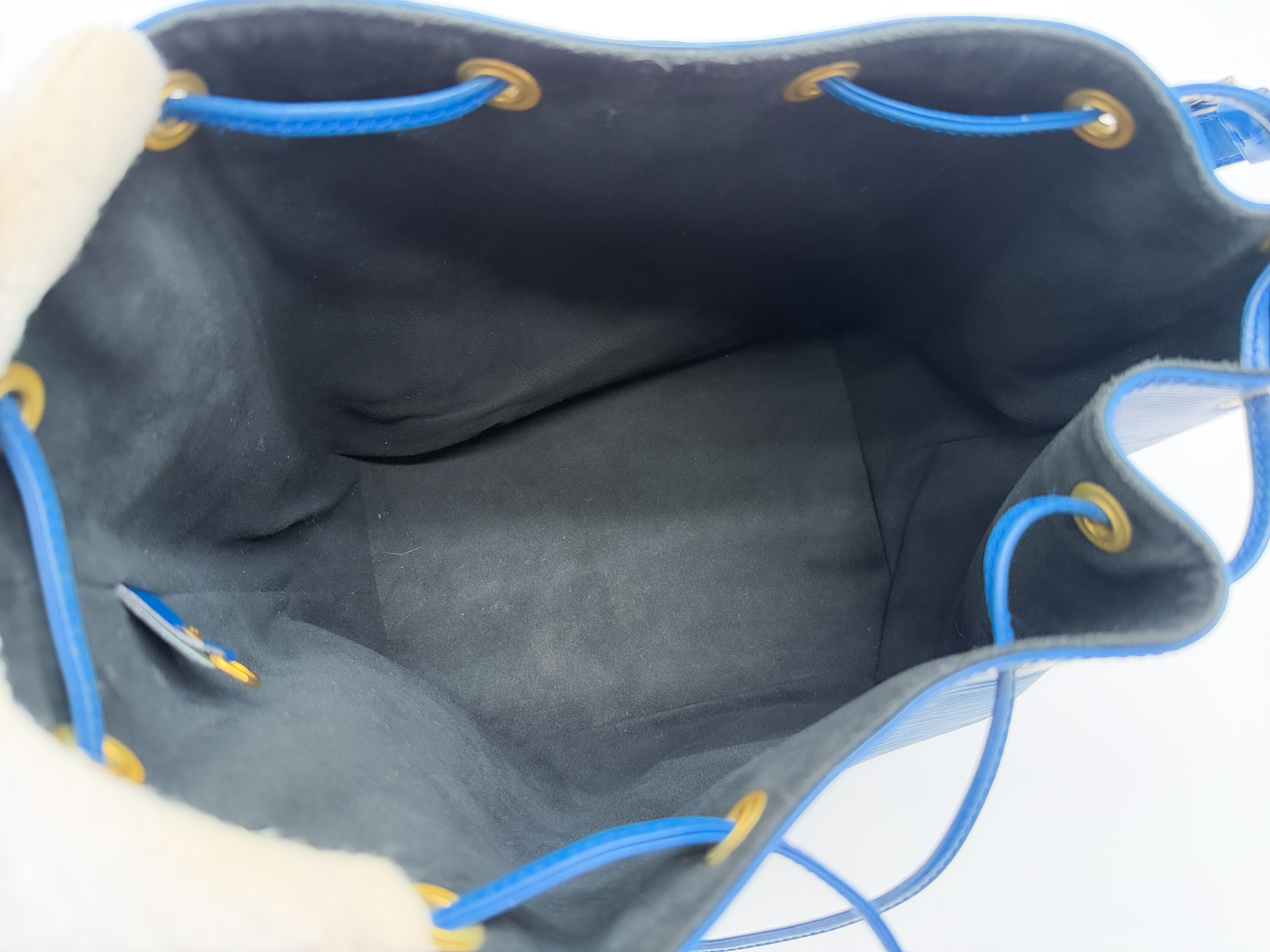 Epi M44105 Petit Noé Toledo Blue A21903 Shoulder Bag — view 12