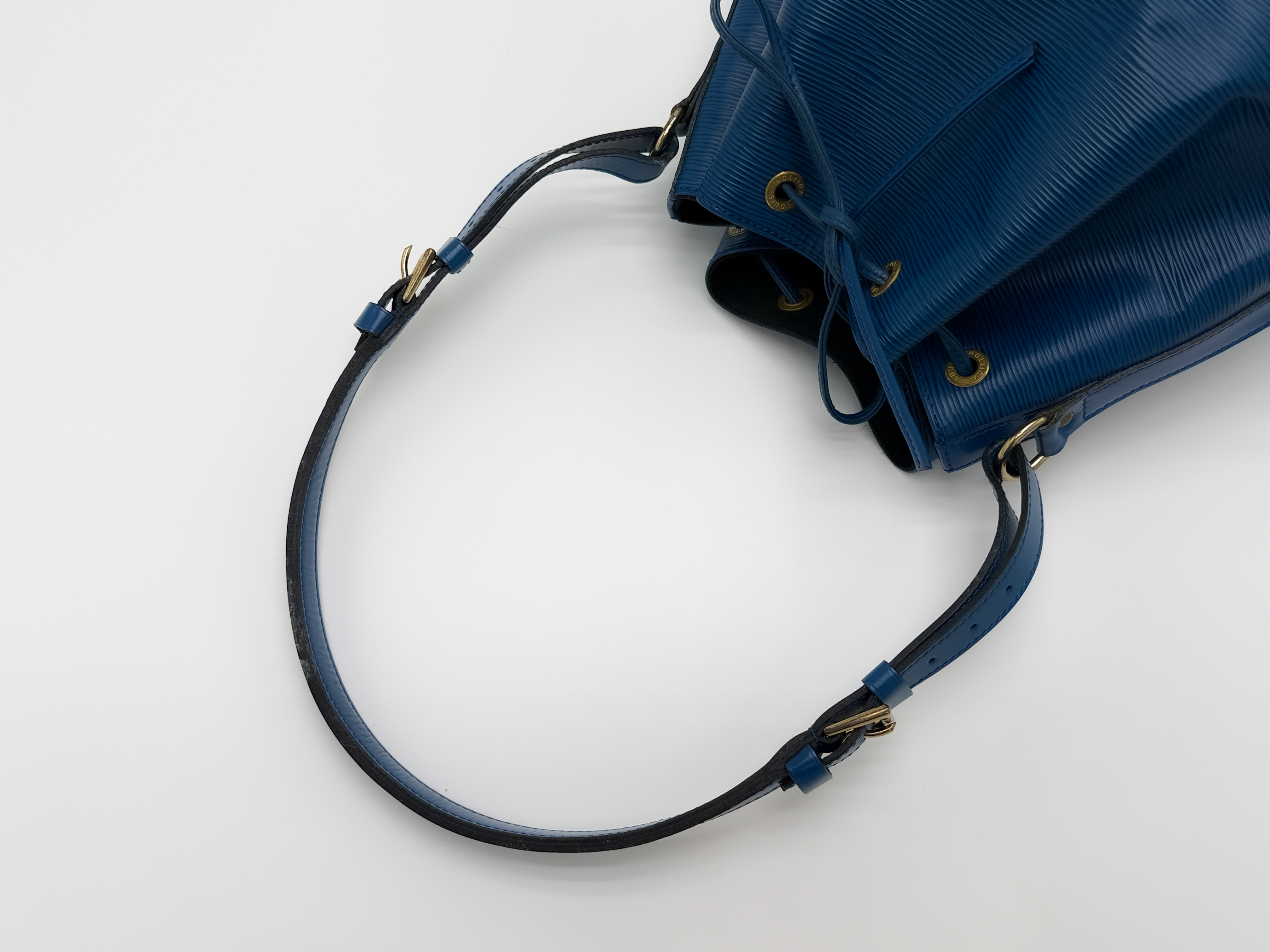 Epi M44105 Petit Noé Toledo Blue A21903 Shoulder Bag — view 3