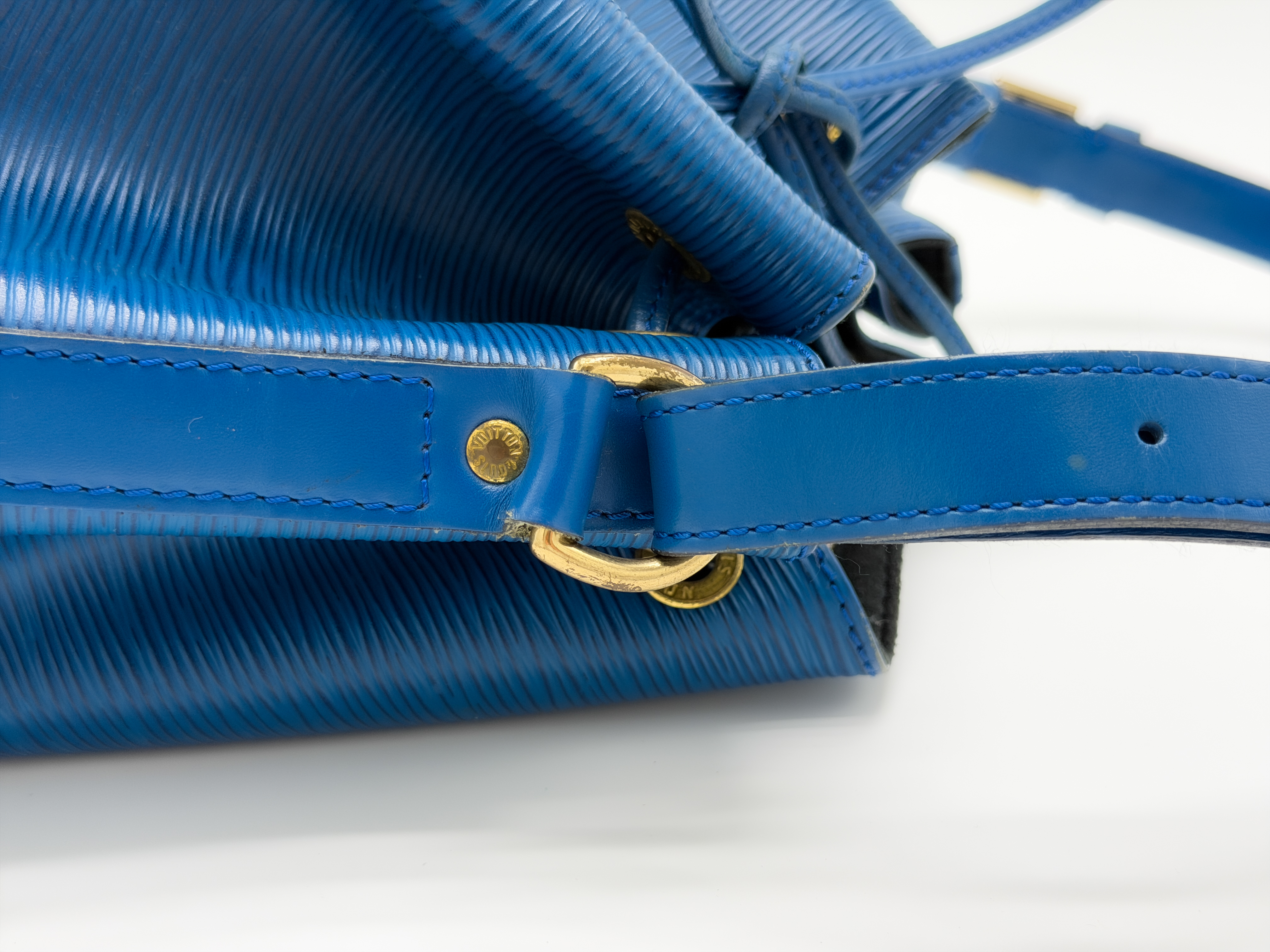 Epi M44105 Petit Noé Toledo Blue A21903 Shoulder Bag — view 6