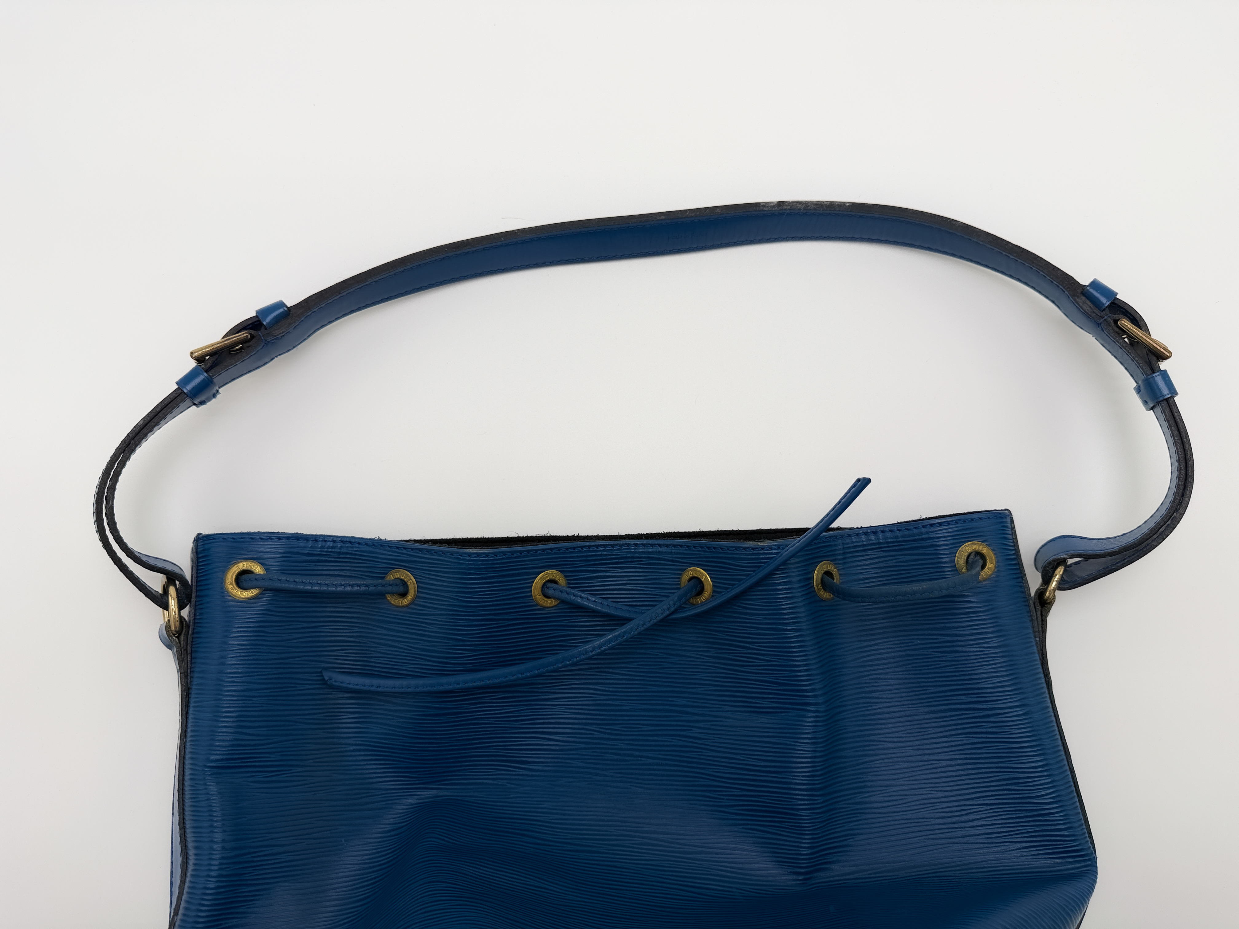 Epi M44105 Petit Noé Toledo Blue A21903 Shoulder Bag — view 7