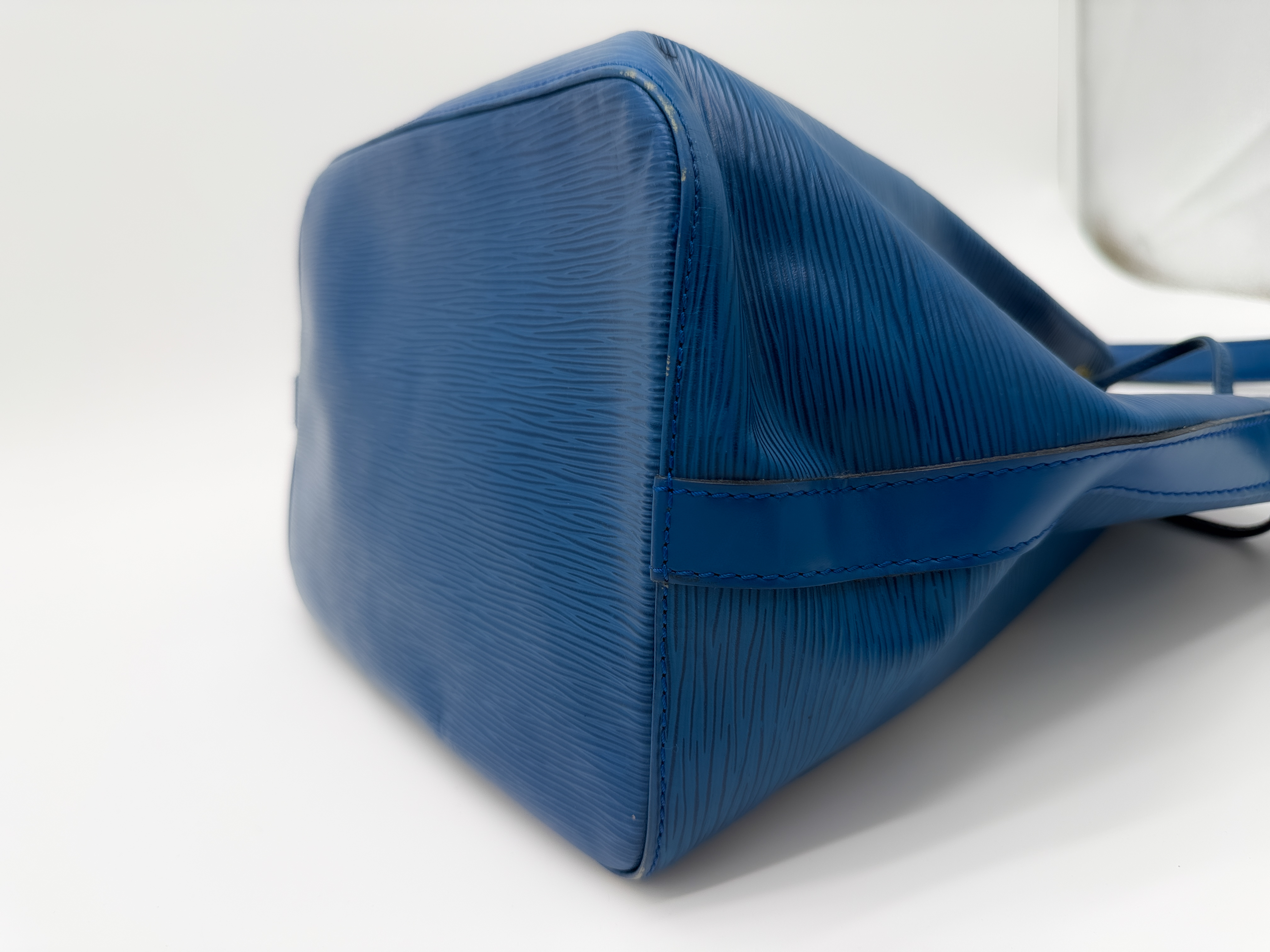 Epi M44105 Petit Noé Toledo Blue A21903 Shoulder Bag — view 8
