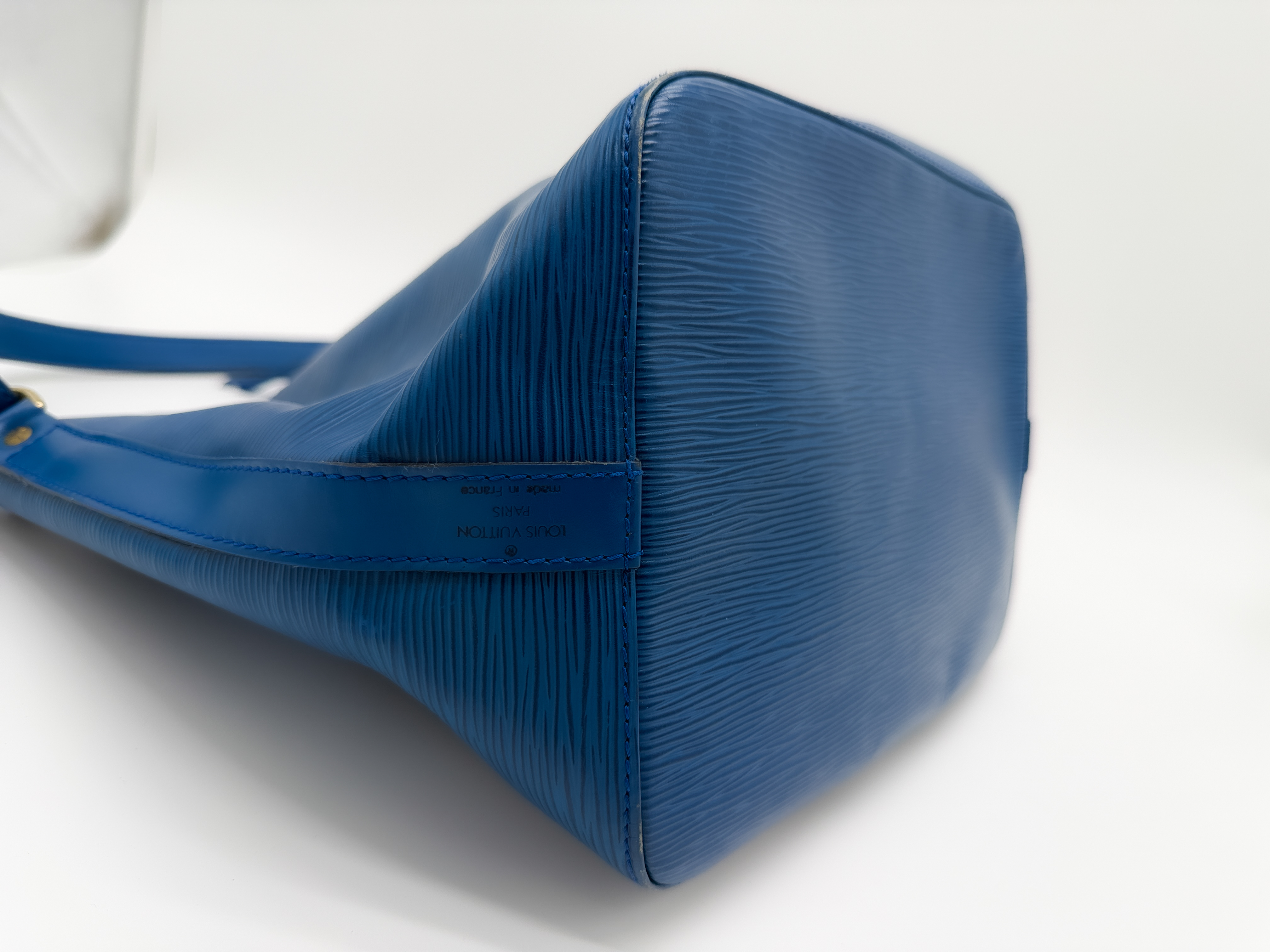 Epi M44105 Petit Noé Toledo Blue A21903 Shoulder Bag — view 9