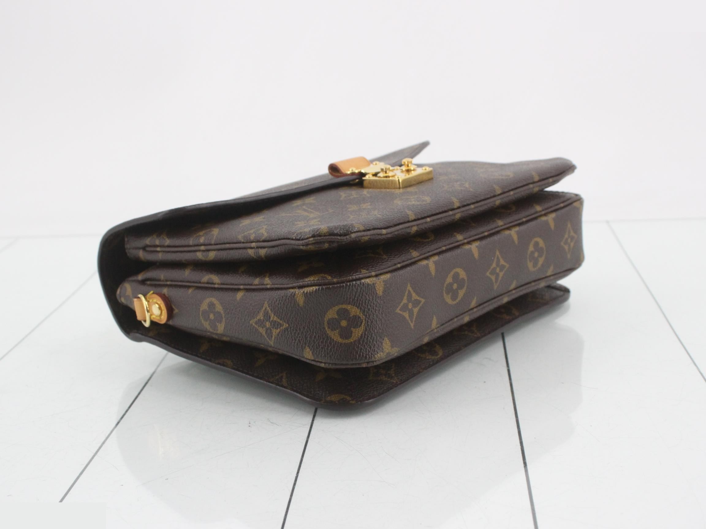 Monogram Pochette Metis MM 2-Way Handbag — view 5