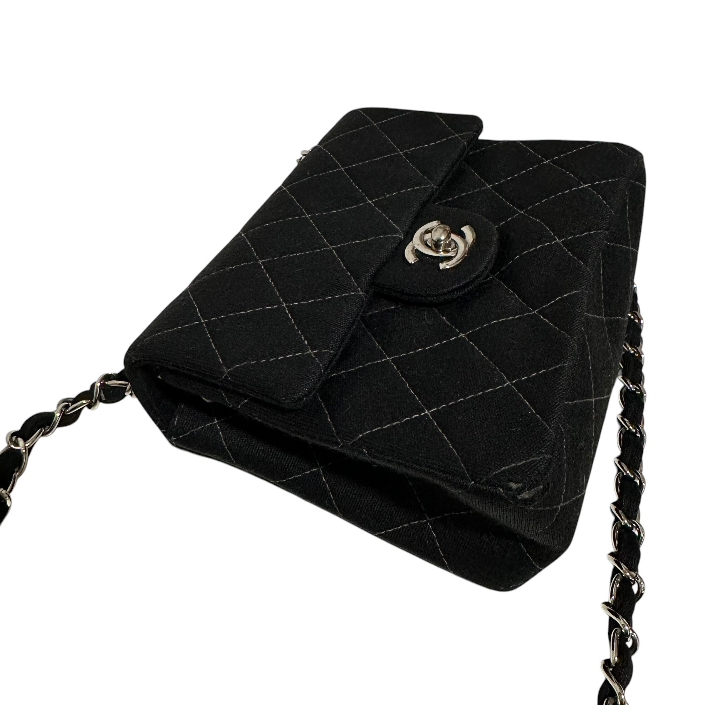 Matelassé 17 Coco Mark Single Flap Single Chain Shoulder Bag — view 3