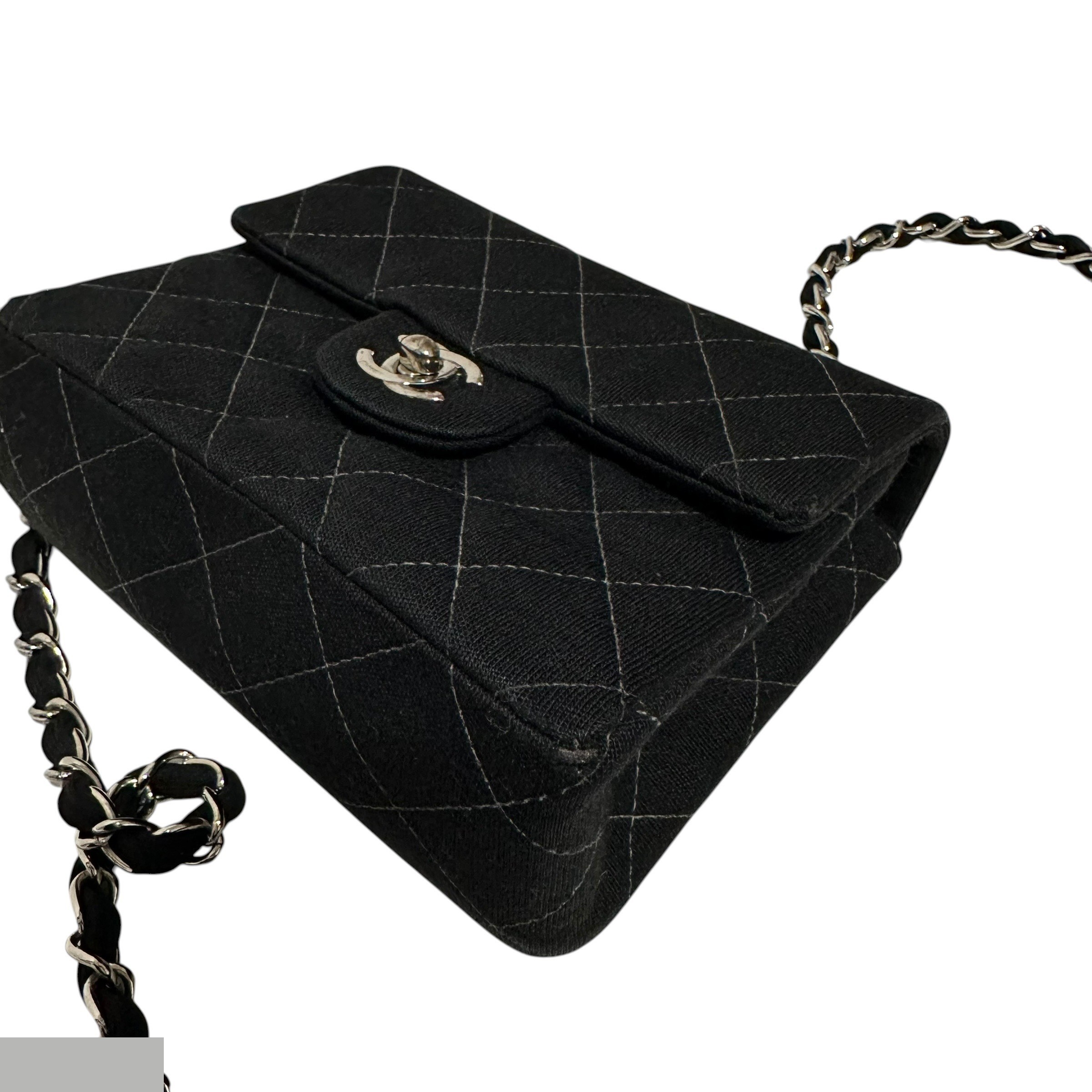 Matelassé 17 Coco Mark Single Flap Single Chain Shoulder Bag — view 4