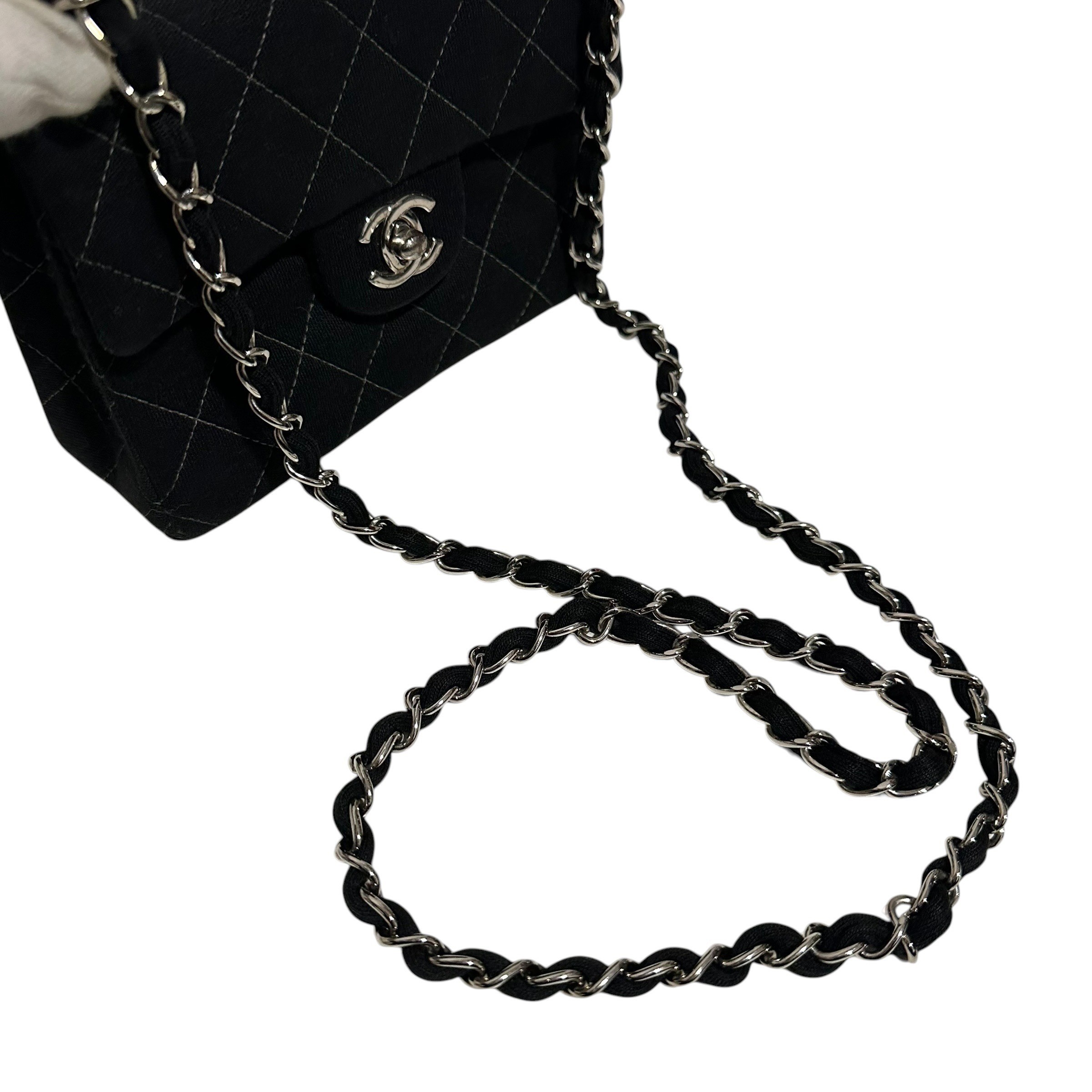 Matelassé 17 Coco Mark Single Flap Single Chain Shoulder Bag — view 8