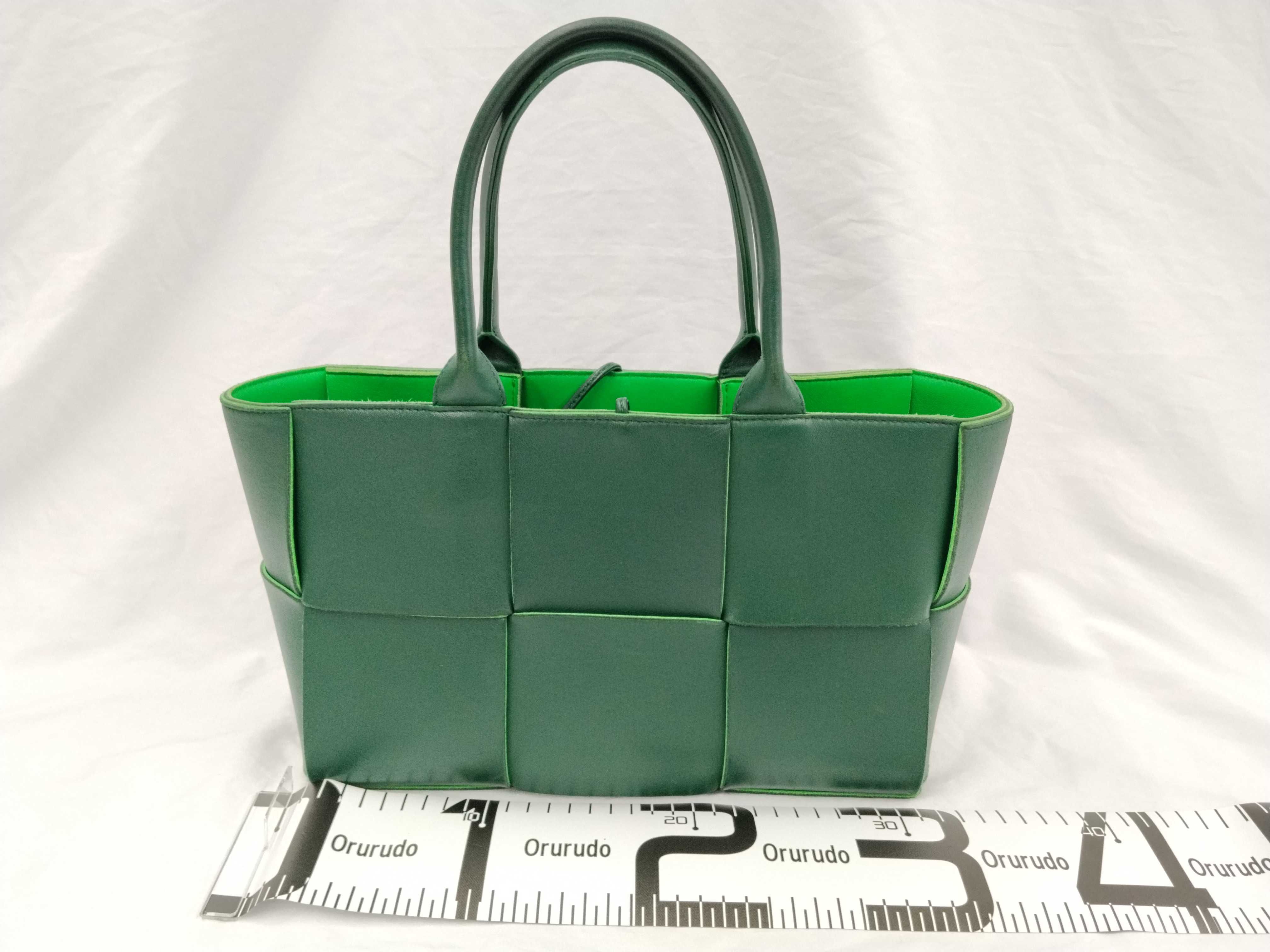 Intrecciato Bottega Veneta Maxi Intrecciato Arcomini Tote Bag Leather RFID Green Pouch Tote Bag — view 2